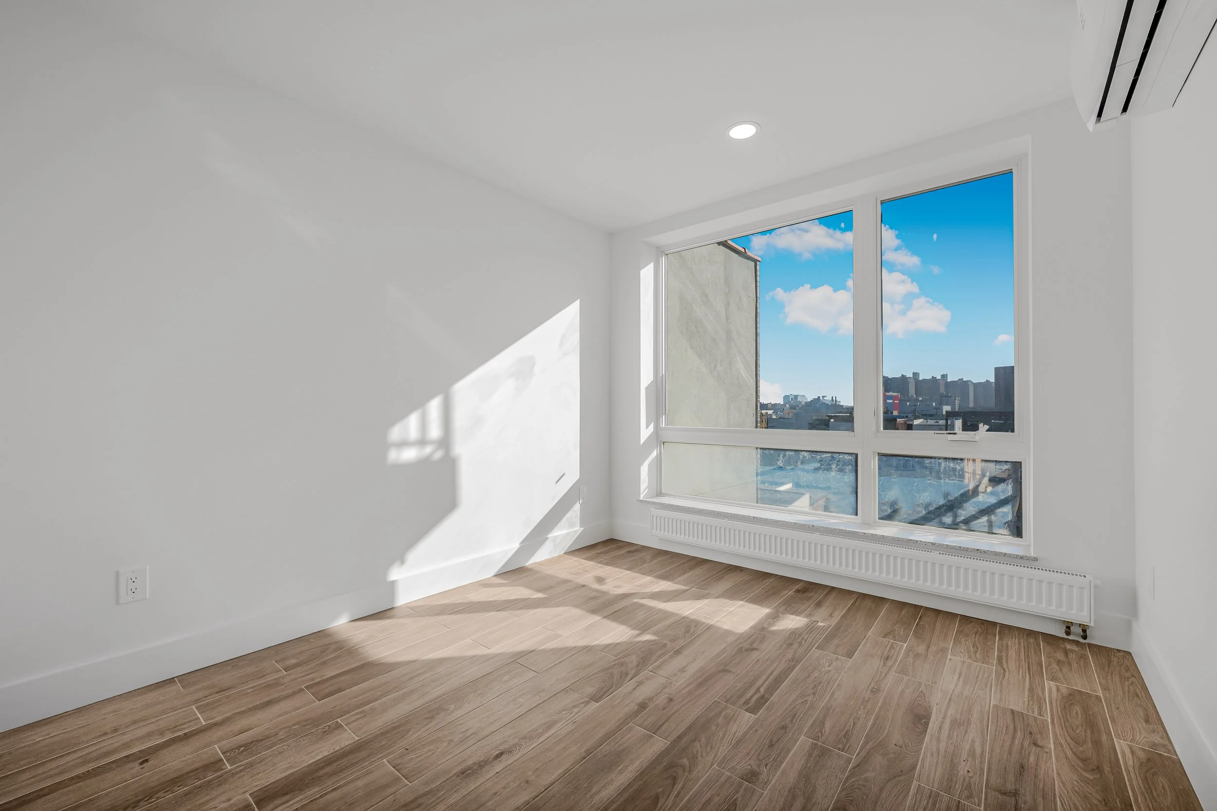 Bedroom L.jpg