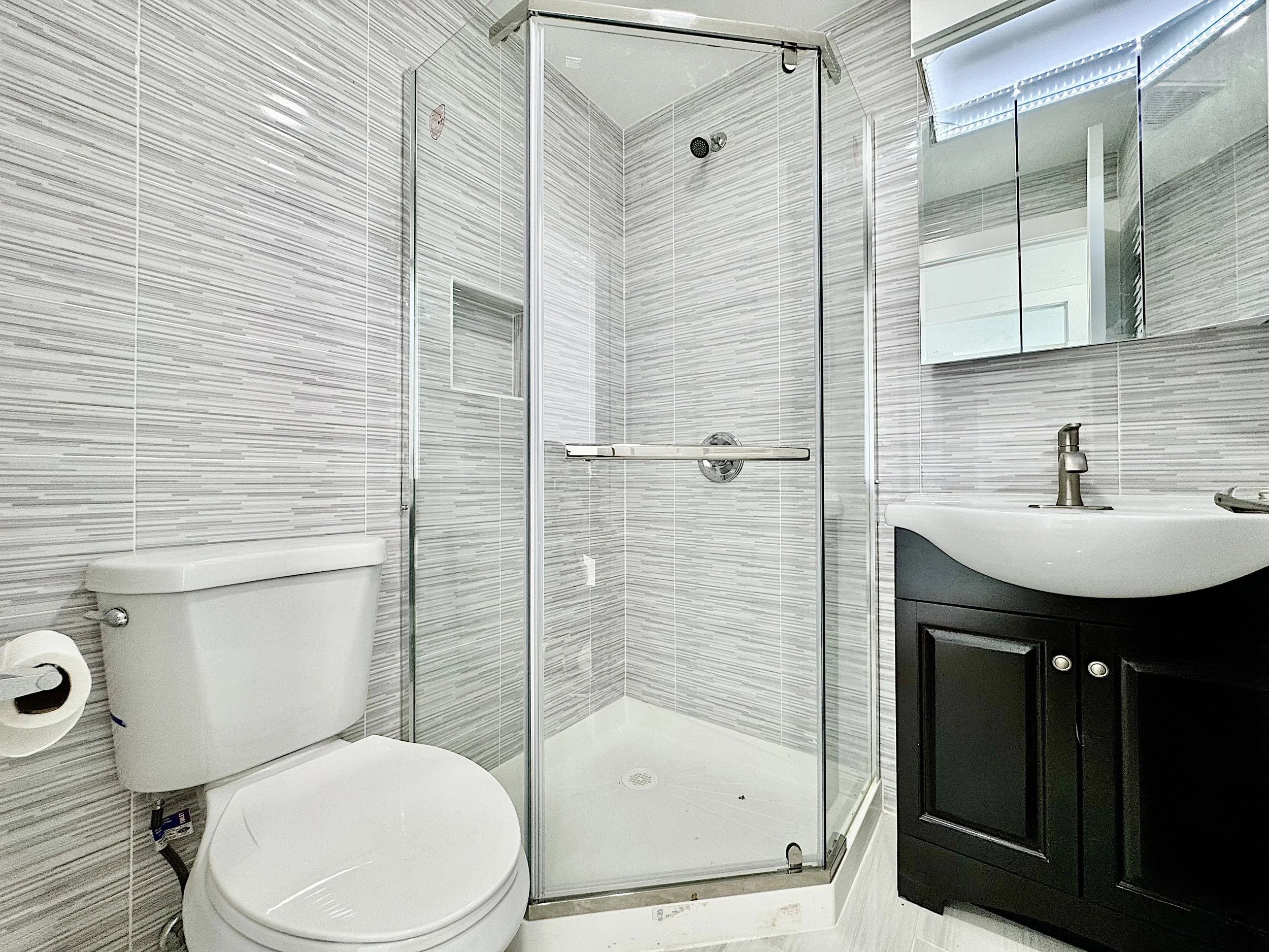 Bathroom 2.jpg