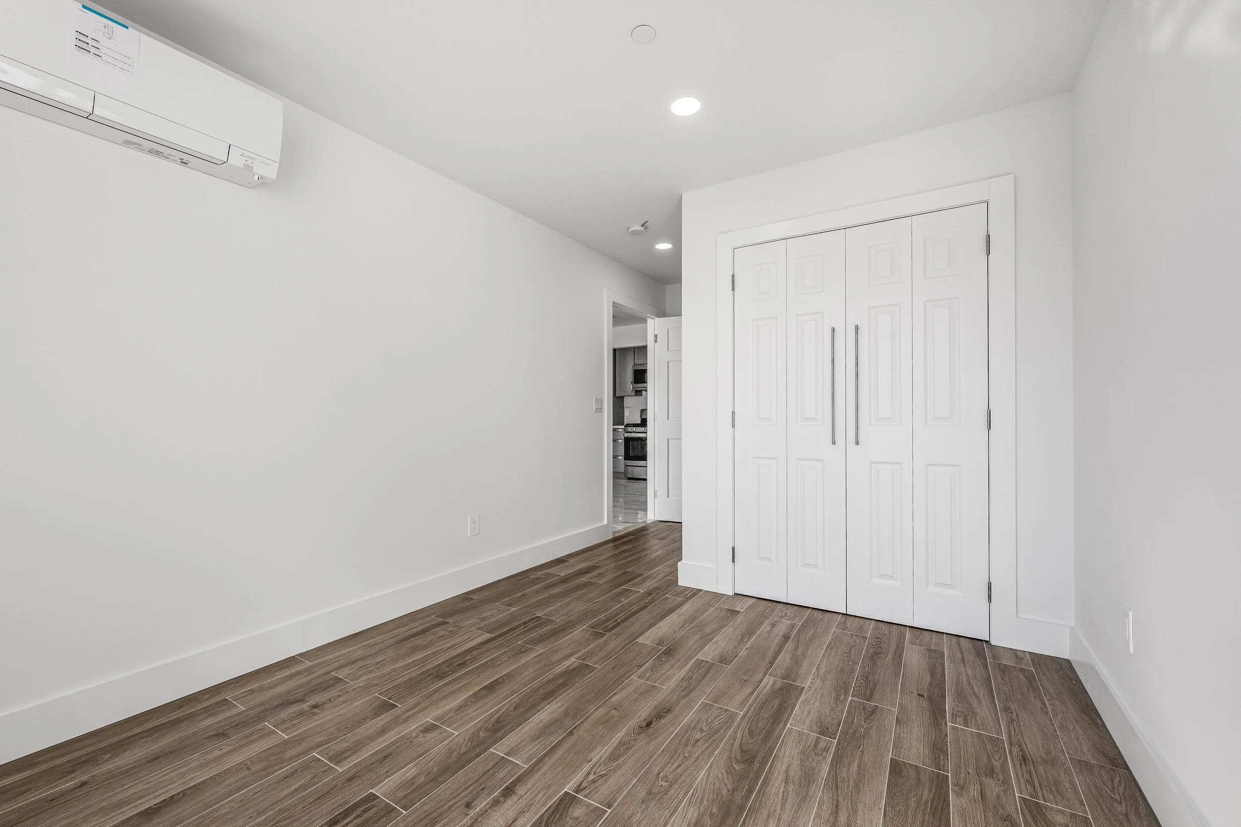 Bedroom L (1).jpg