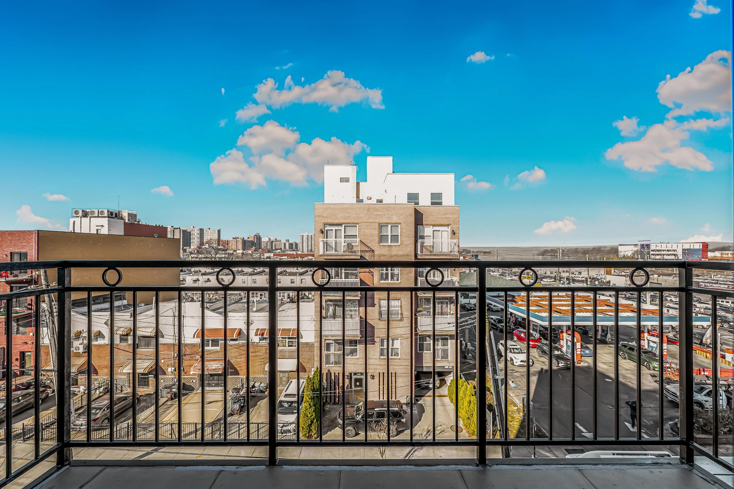 Balcony Middle.jpg