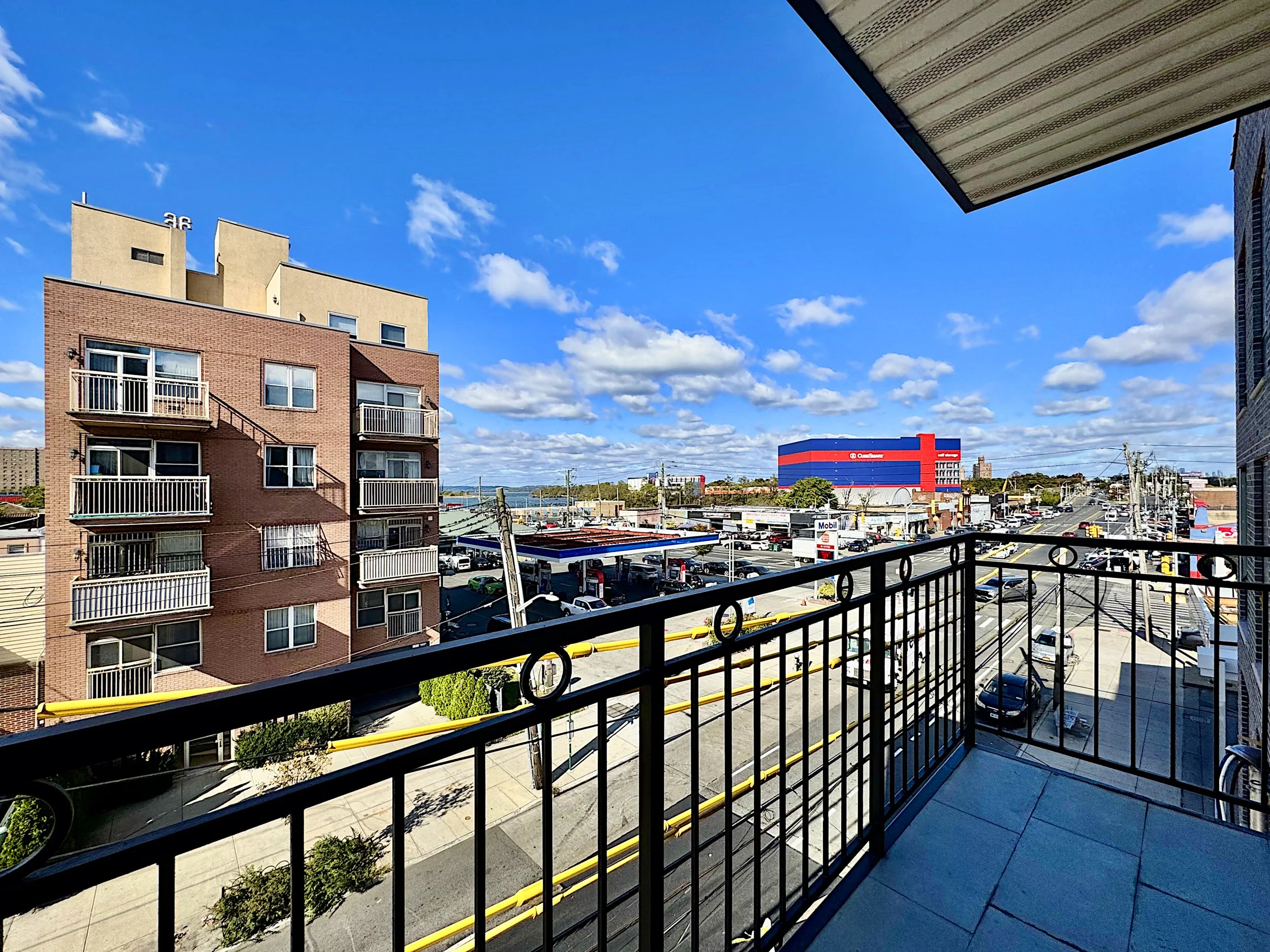 Balcony right.jpg