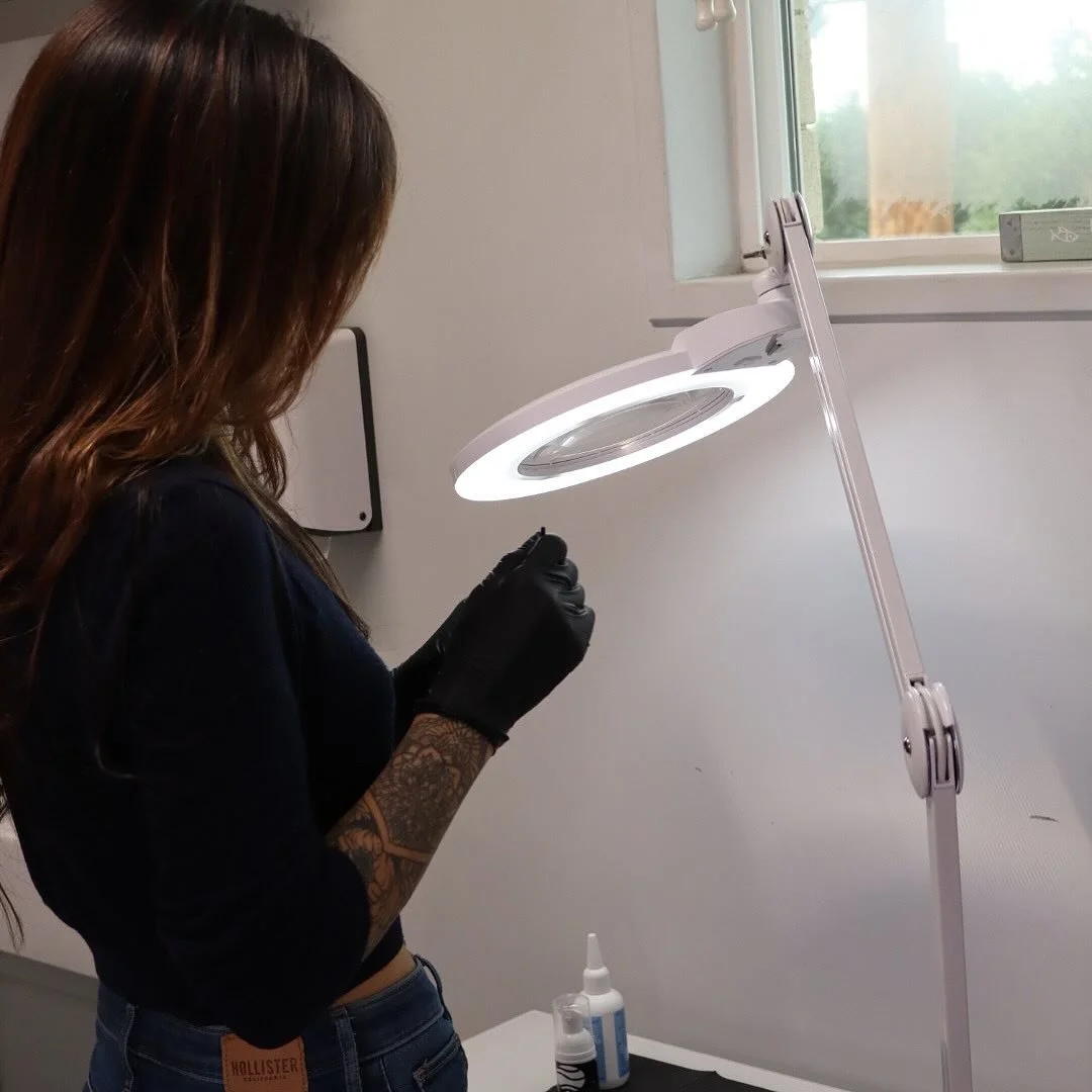 Behind the scenes of creating dreamy brows✨

Lamination + tint + wax- the perfect trio for a beautiful brow transformation 🦋