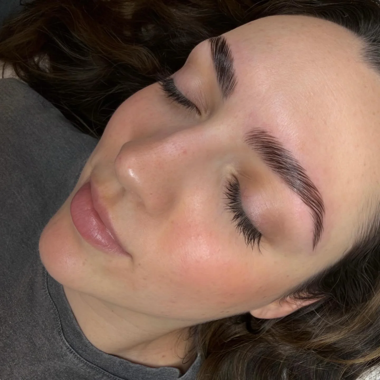 I didn&rsquo;t think her brows could look any better&hellip; but then we laminated them 🤎🪽

📍 downtown Ventura @theloftventura 

#browlamination #browtransformation #browwax #venturabrows #venturaesthetician