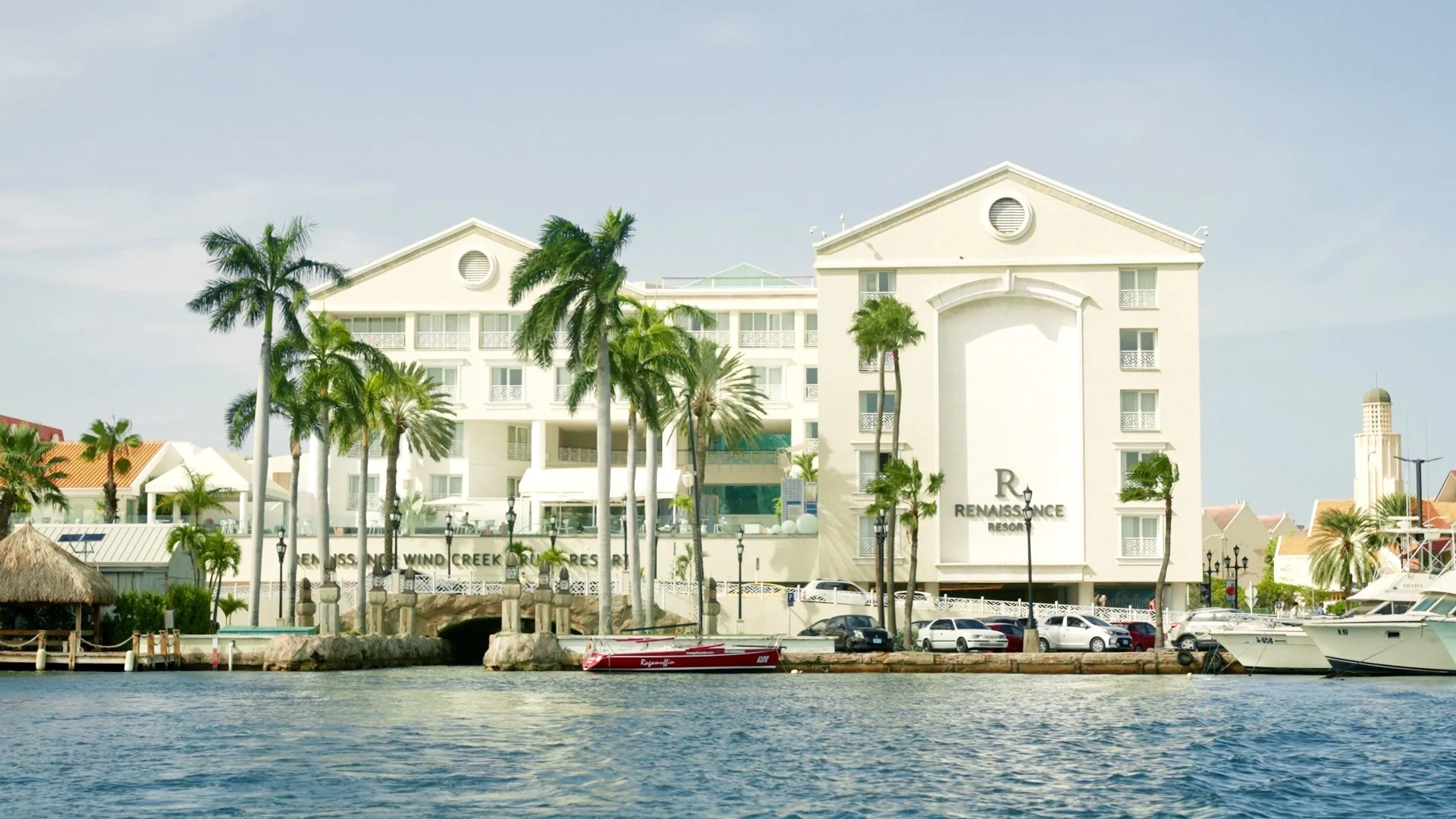Aruba destination wedding boat arrival at Renaissance Aruba resort in Oranjestad, on the way to Renaissance Private Flamingo Island