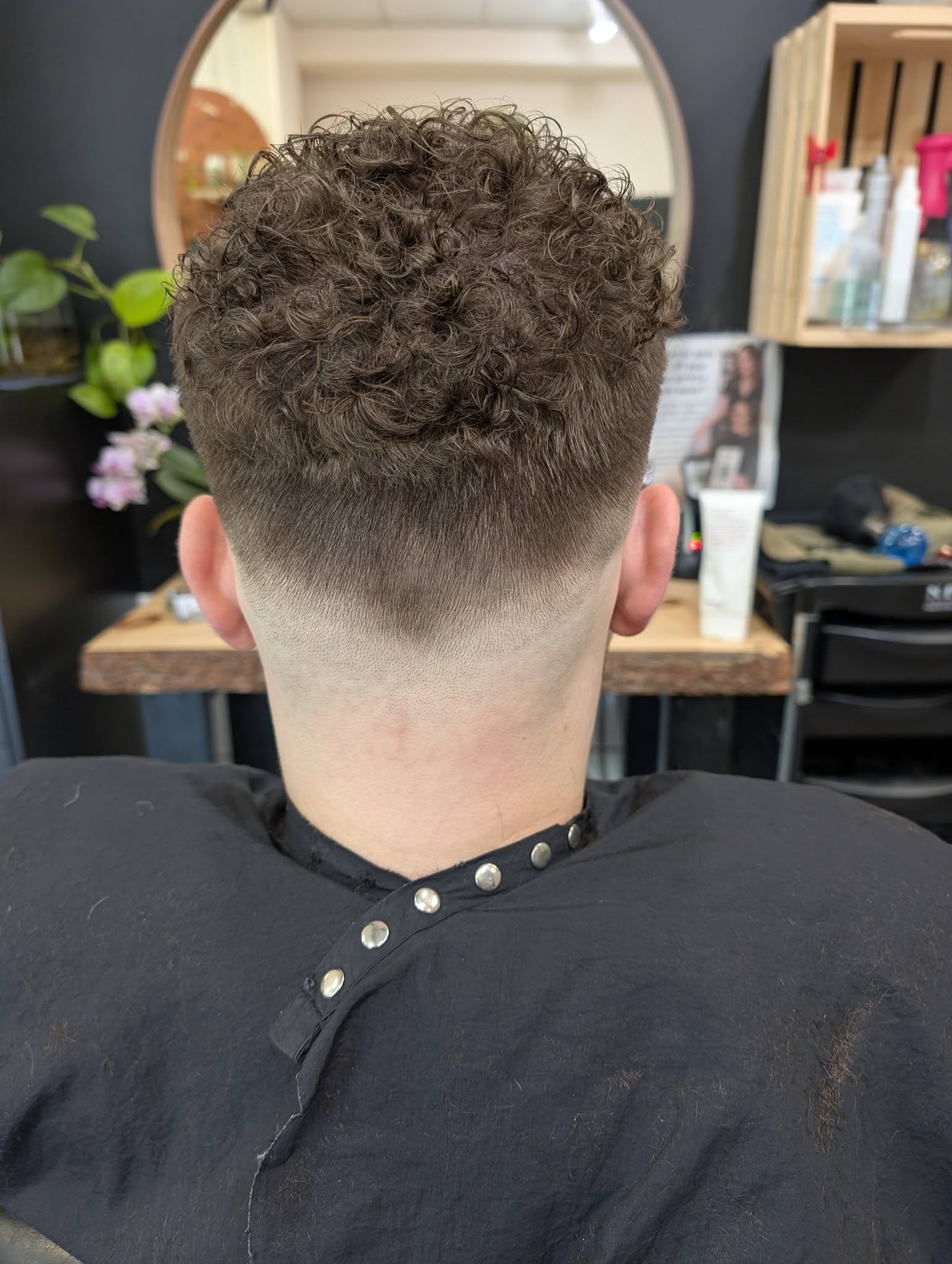 #ellahuangbanffhairstylist #perm #skinfade