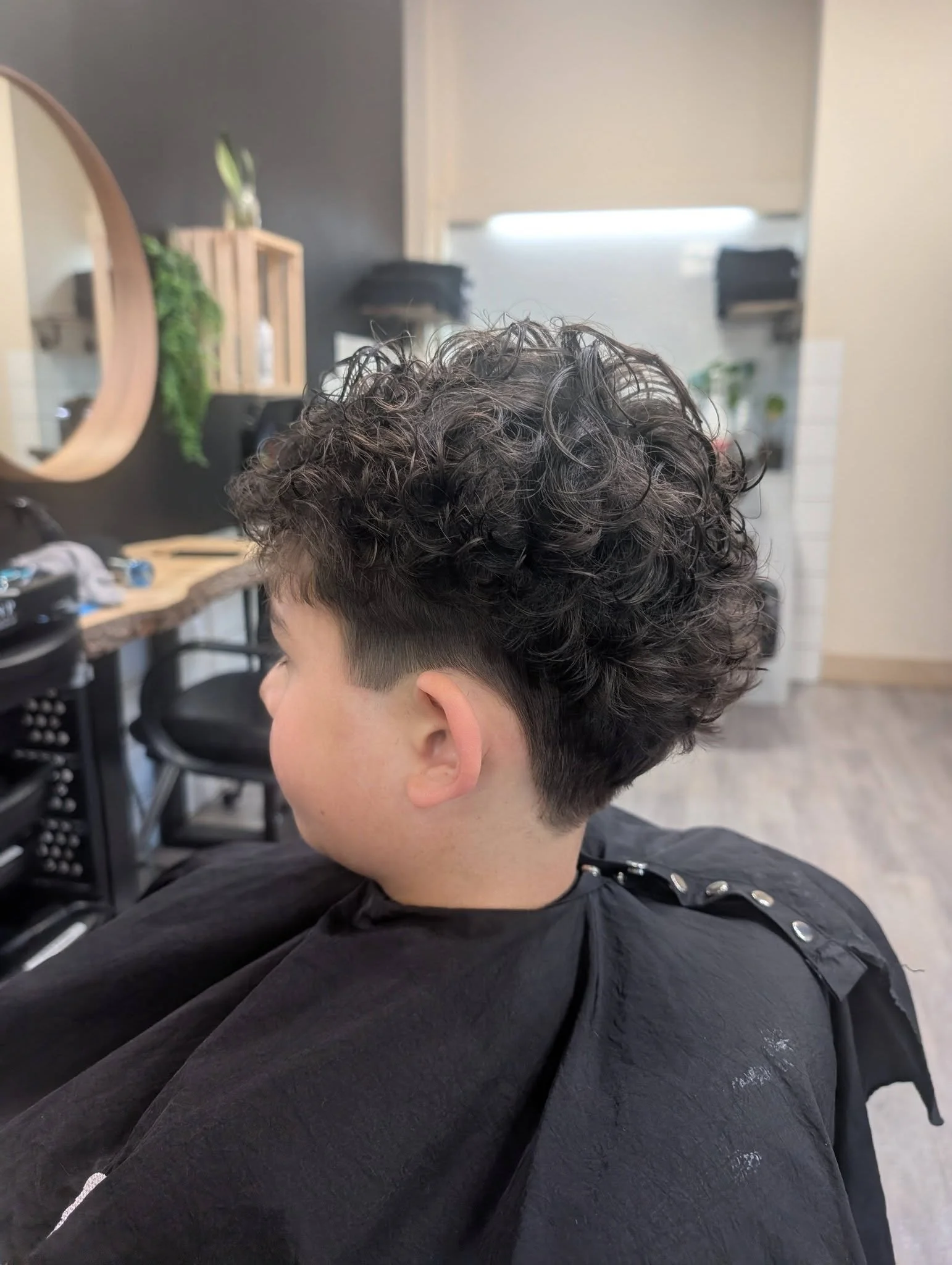 #ellahuangbanffhairstylist #perm
