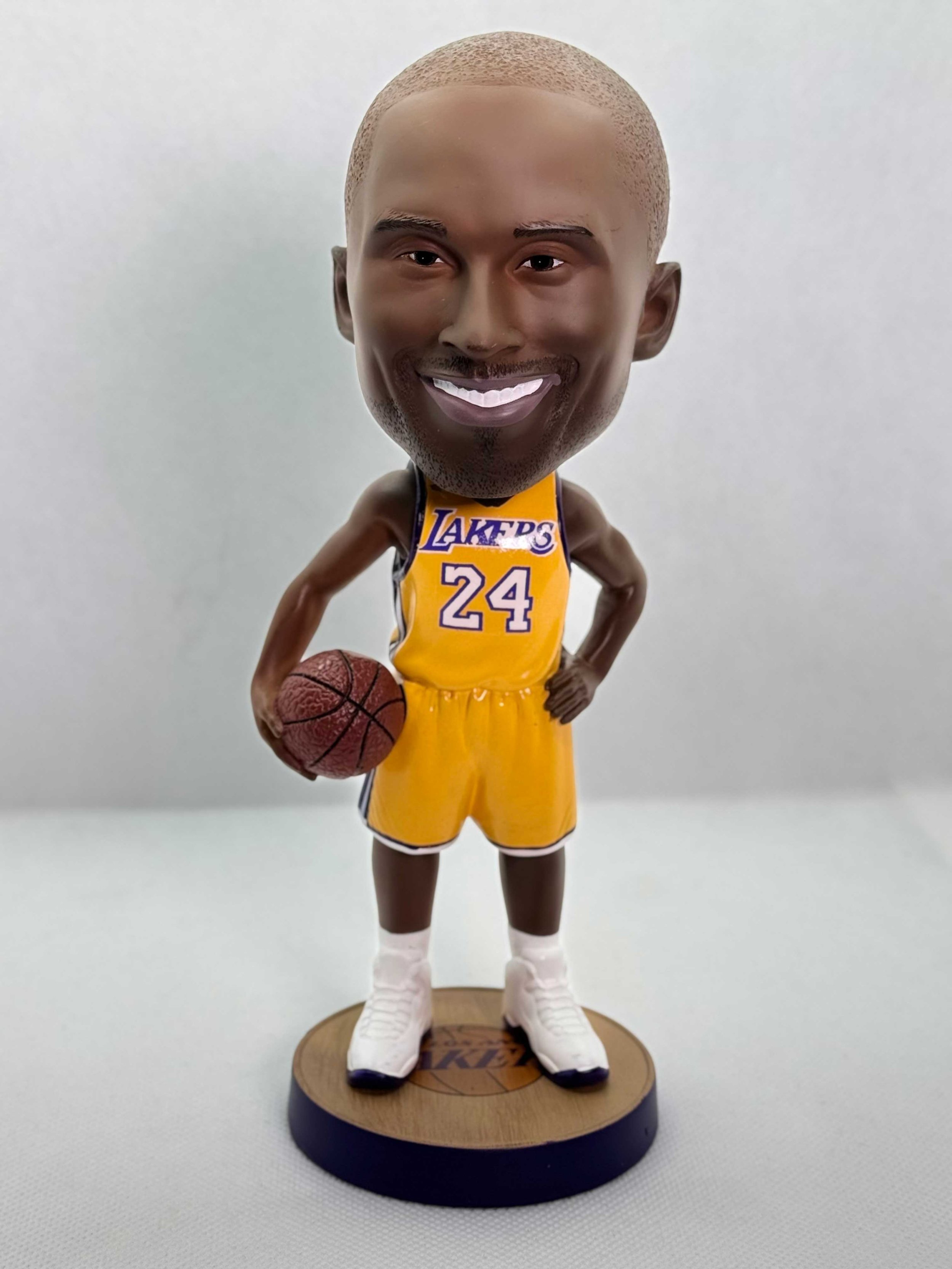 Kobe_Bryant_8_inch_Bobblehead_1.jpg