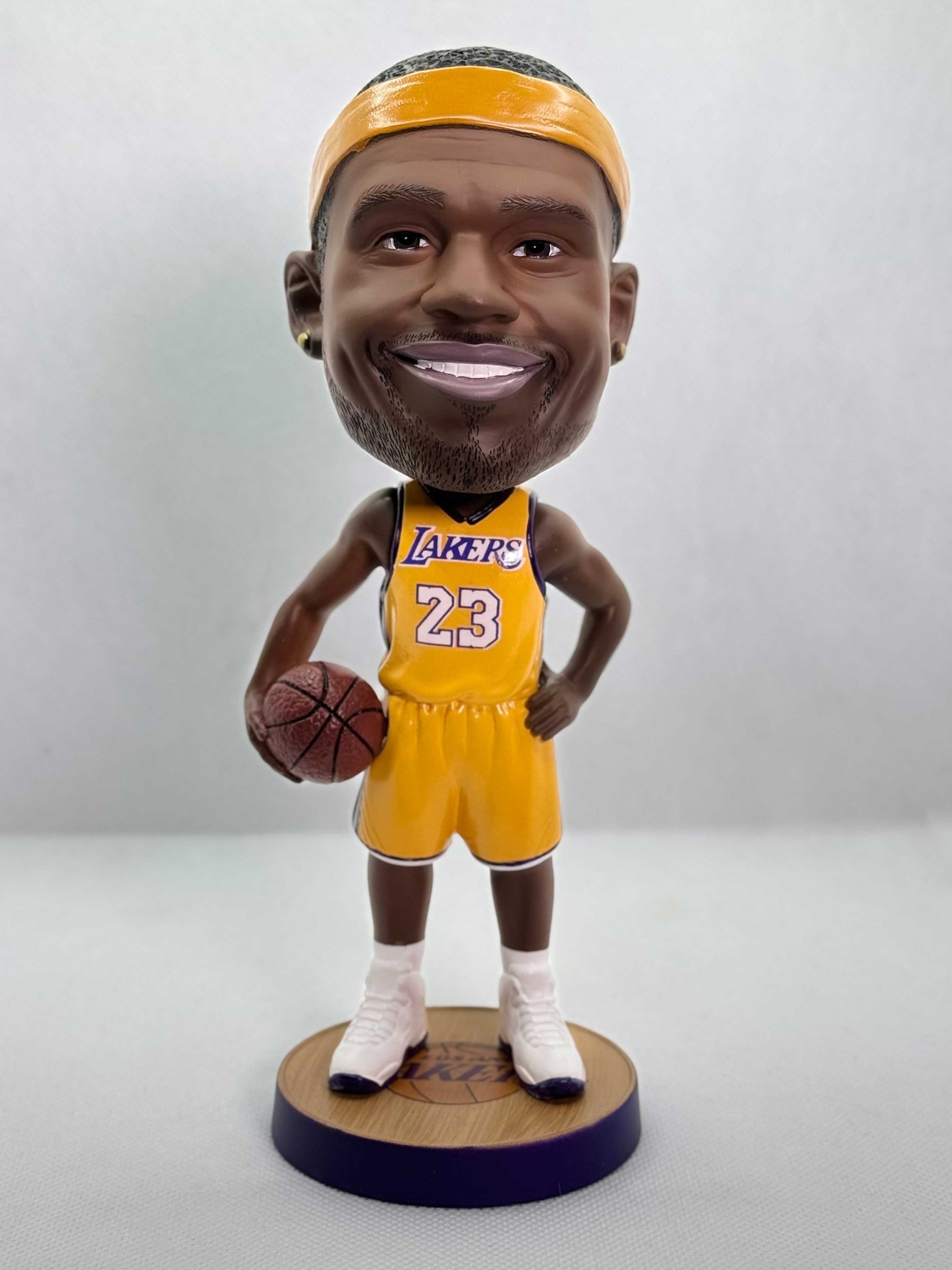LeBron_James_8_inch_Bobblehead_1.jpg