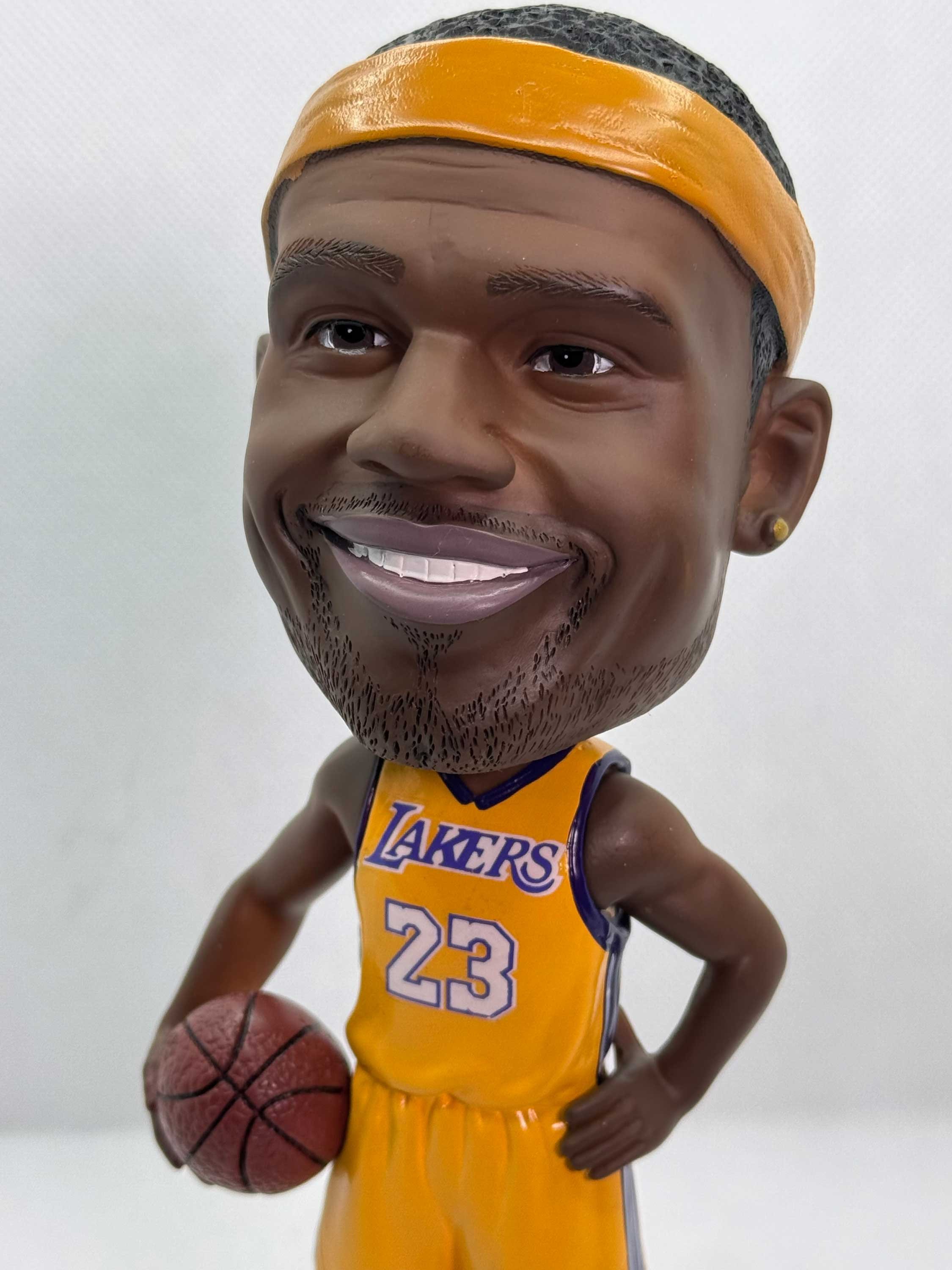 LeBron_James_8_inch_Bobblehead_3.jpg