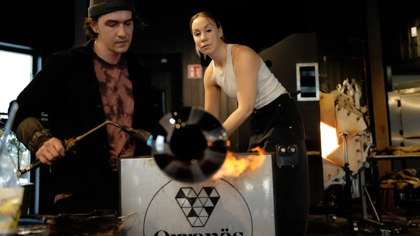 Taking a pause in the process to get a good heat, and using our time to examine the form. 

#duoglass #glassart #design #hotglass #glassblowing