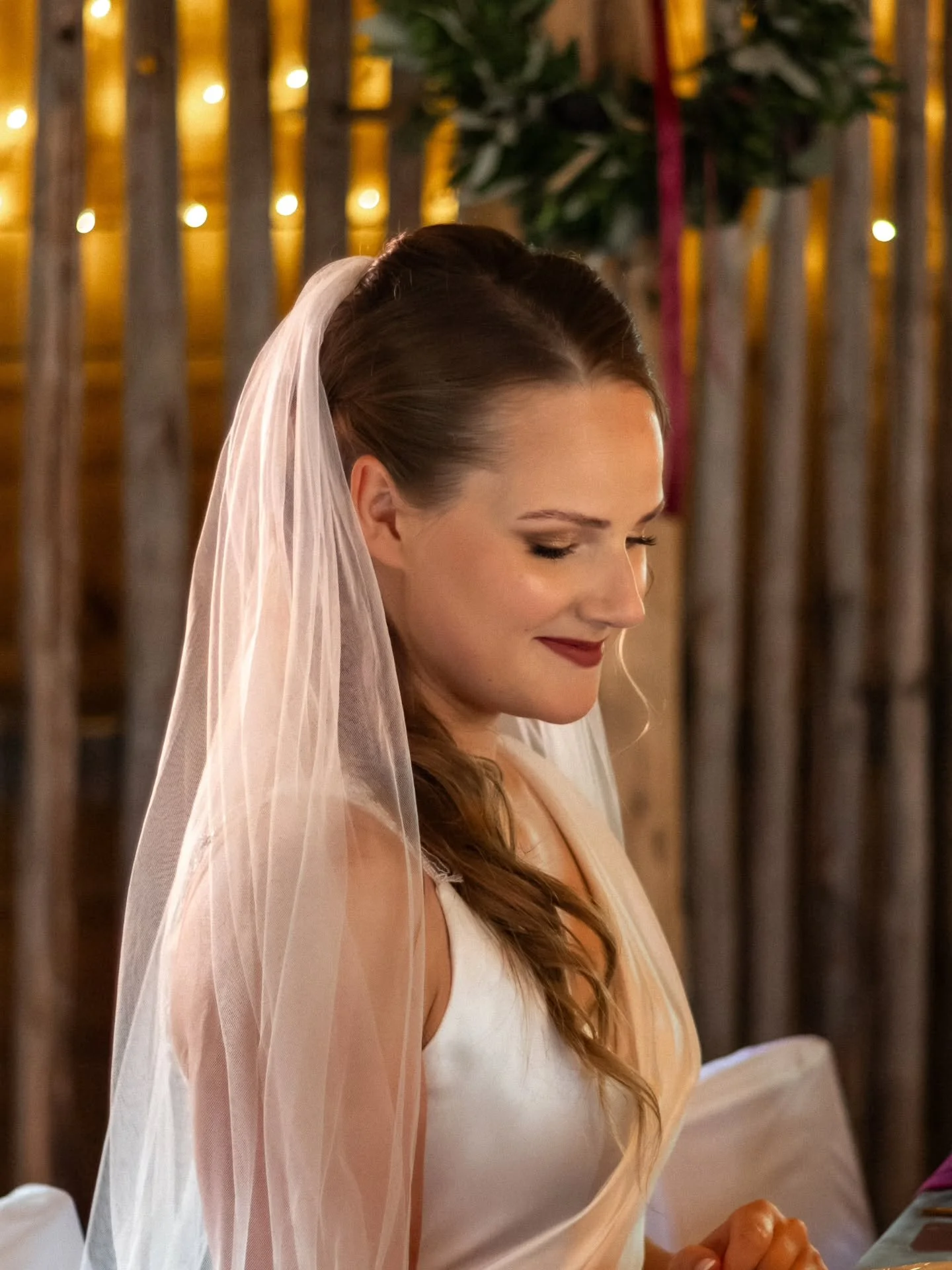 H&auml;&auml;t tai juhlat joulun aikaan? 🌹

H&auml;&auml;p&auml;iv&auml; Oulu -yhteisty&ouml;kuvausten joulukattaus oli niin uskomattoman kaunis! Tallenna postaus inspiraatioksi ja ota talteen n&auml;m&auml; taitavien ammattilaisten nimet ja profiil