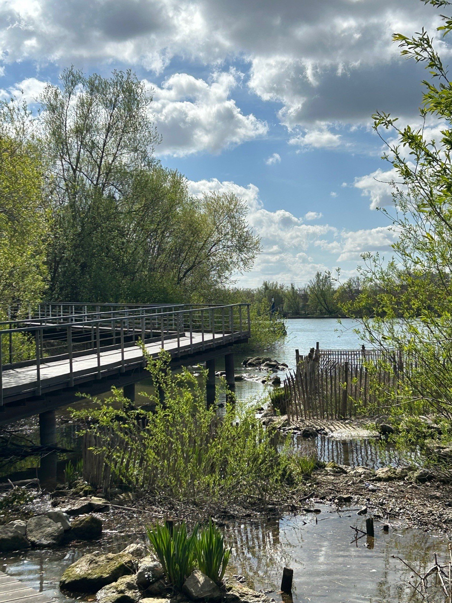 The Seine footpath from Choisy-le-Roi to Villeneuve Triage © Wendy Sweetser