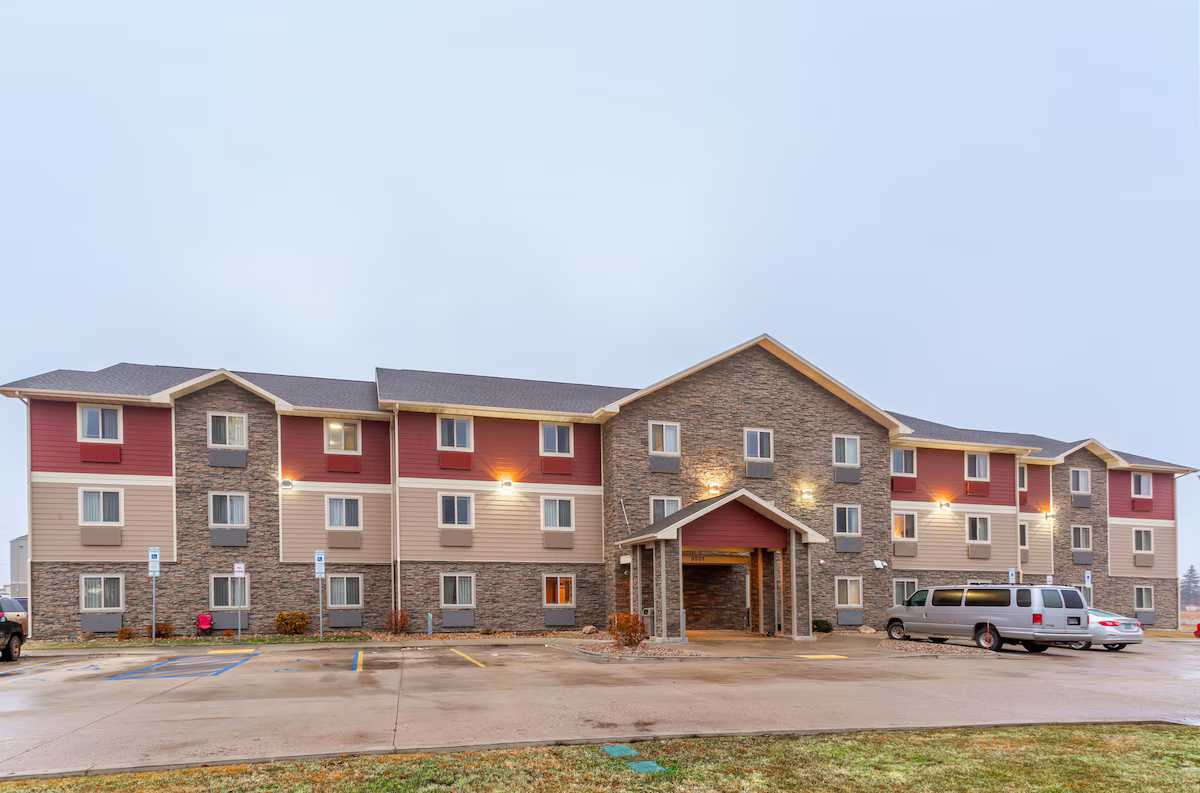 Paramount Lodging Advisors (PLA) Completes Sale of Welcome Suites Minot, ND