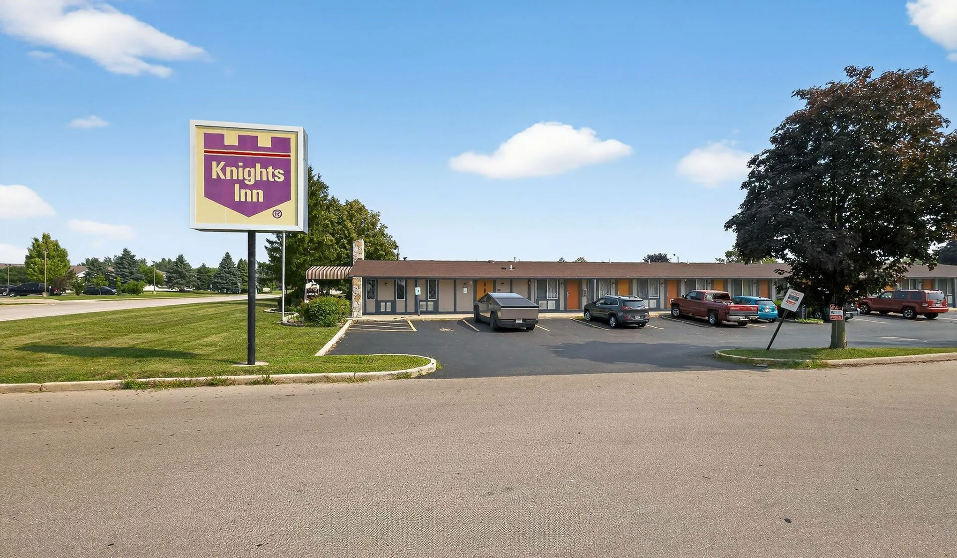 Paramount Lodging Advisors (PLA) Presents Knights Inn, Racine, WI