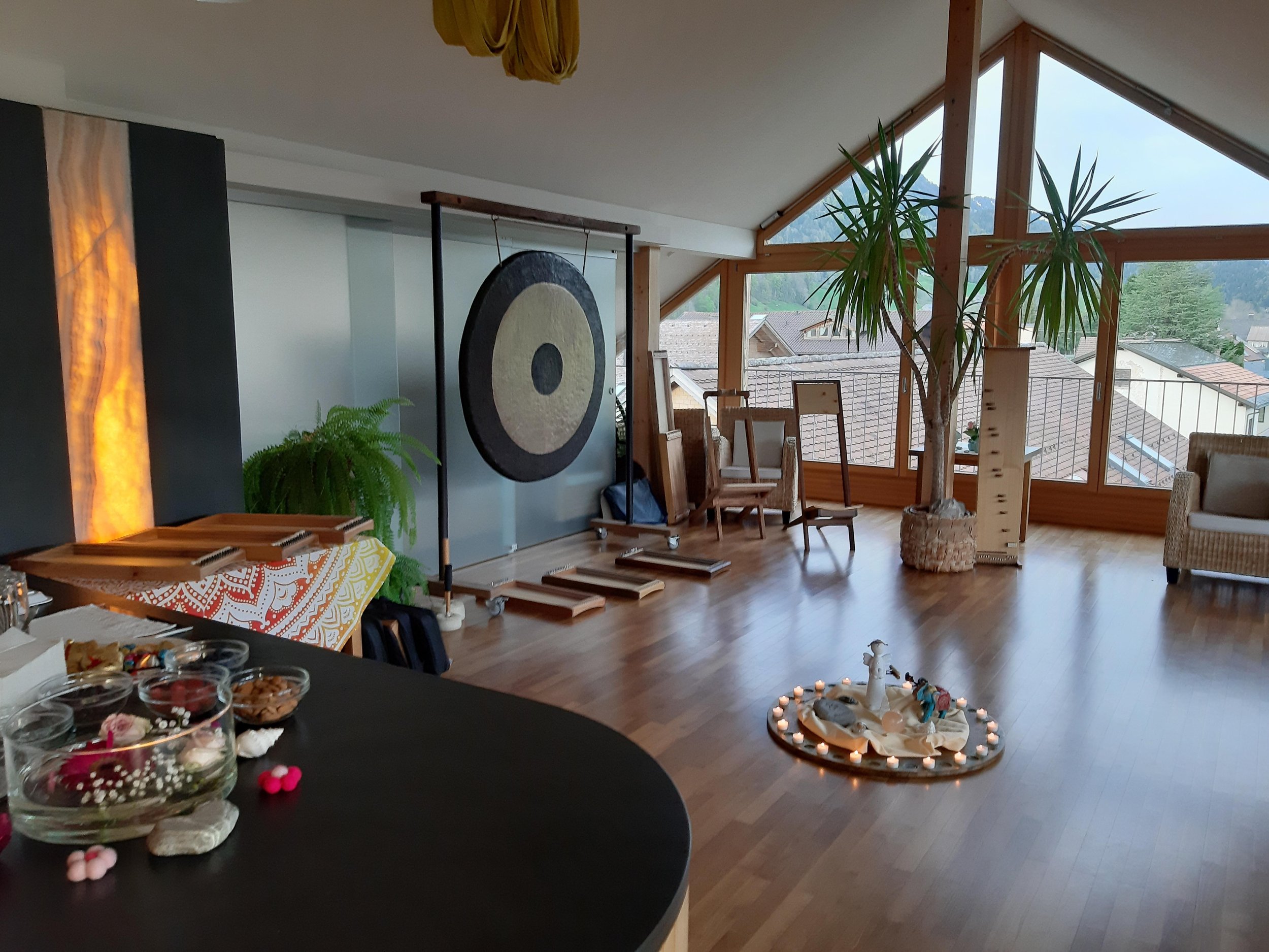 Lass Dein INNERES berühren:                 mit Klang und Stimme