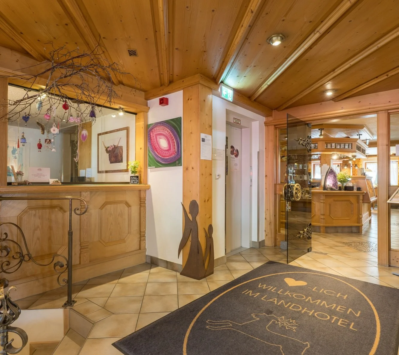 einchecken, ankommen, genie&szlig;en, wohlf&uuml;hlen ✨

Einfach mal den Alltag hinter sich lassen. Eine Auszeit f&uuml;r alle Sinne. Hier bei uns im Landhotel Hirschen. 🌸

#landhotelhirschen #hirschenhittisau #vielfalthandelhittisau