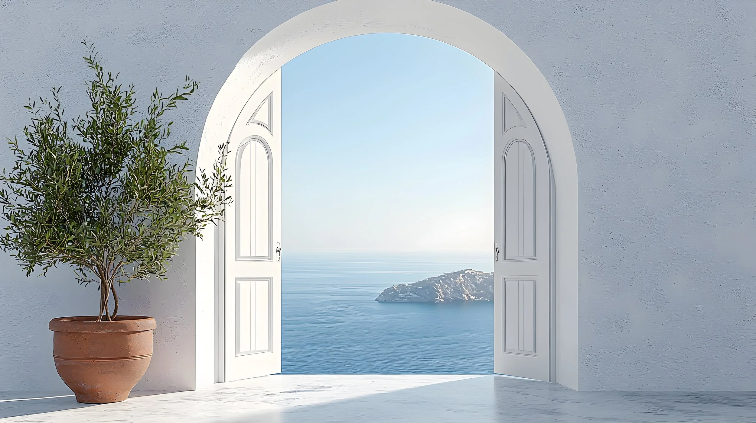 Blick durch offene weiße Fenster nach außen auf das Meer und eine Felseninsel, innen eine weiße Wand mit Terrakottapflanzen