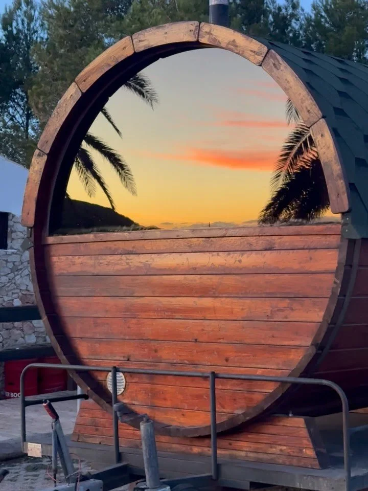 Sunday sunset sauna sessions by the sea, absolute magic! 💫 We&rsquo;re slowly finding sauna friends in the area but if there are places we should know about in the south of Portugal then please let us know/tag below! It&rsquo;s been so nice getting 