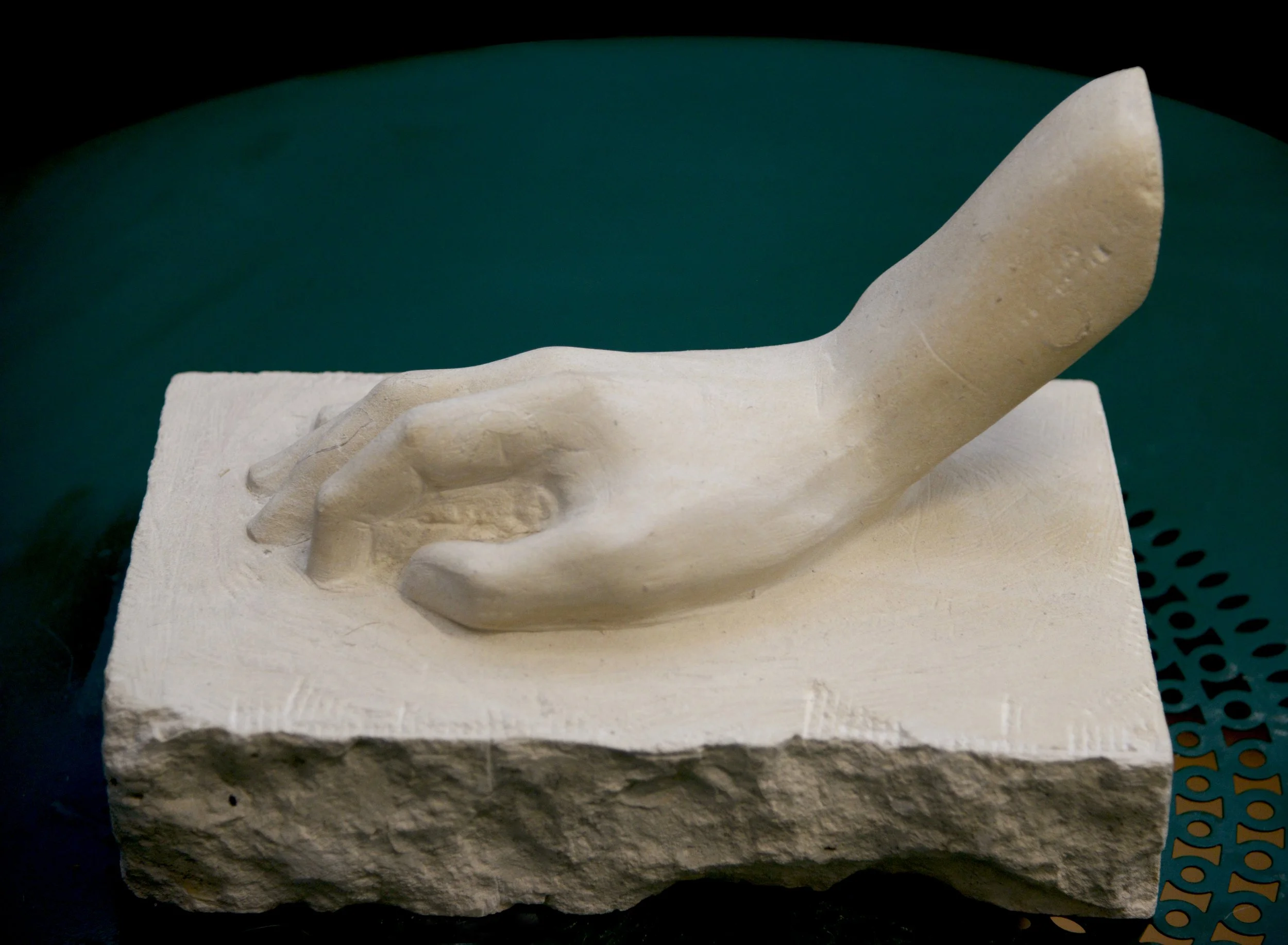 right hand,
limestone, 2025
© HV Photographe