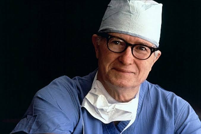 🫀 1. Dr. James Hardy – The First Human Heart Transplant Attempt (1964)