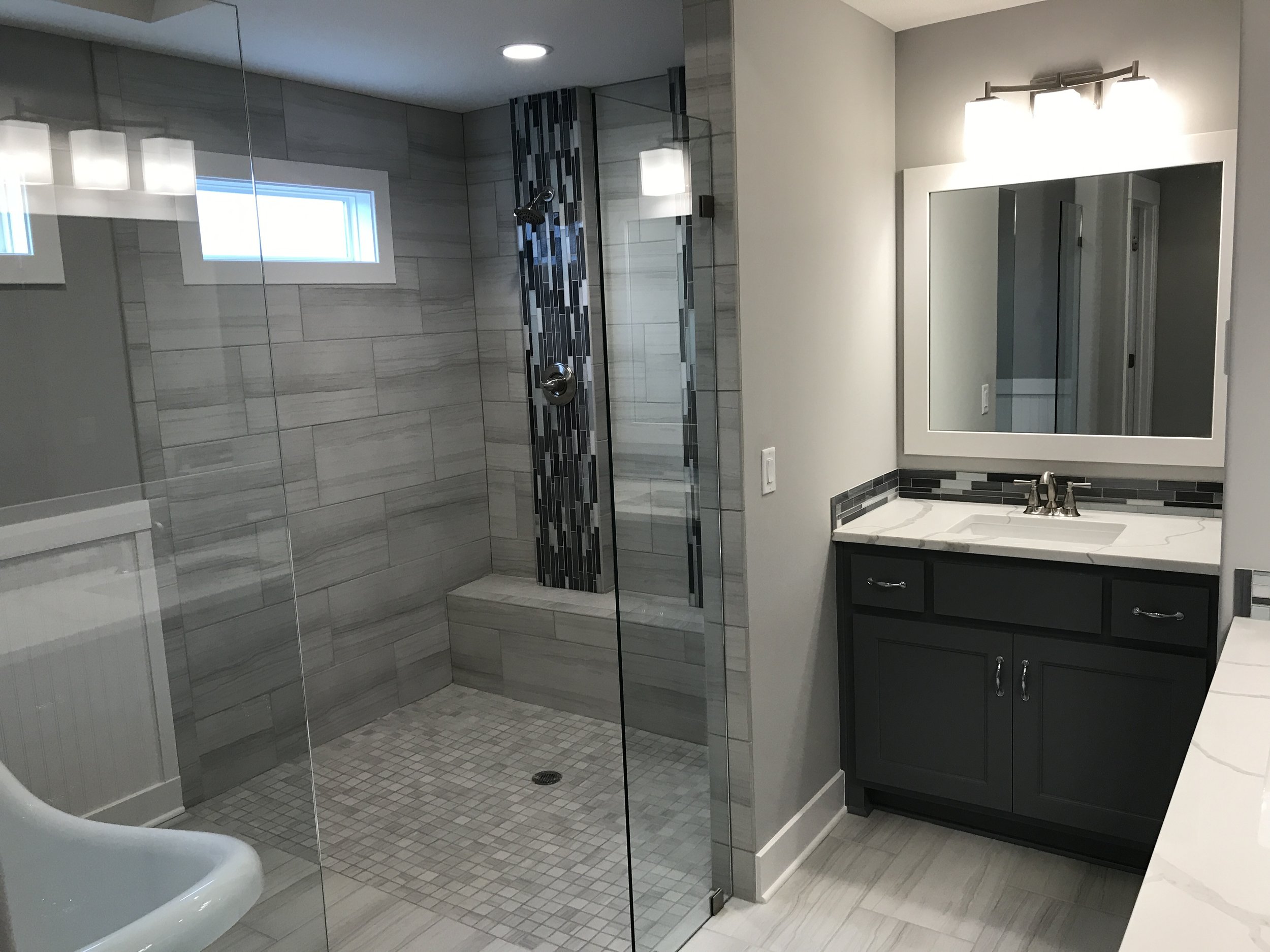 Custom home under construction in Kansas City showing finished bathroom by Aspen Homebuilders