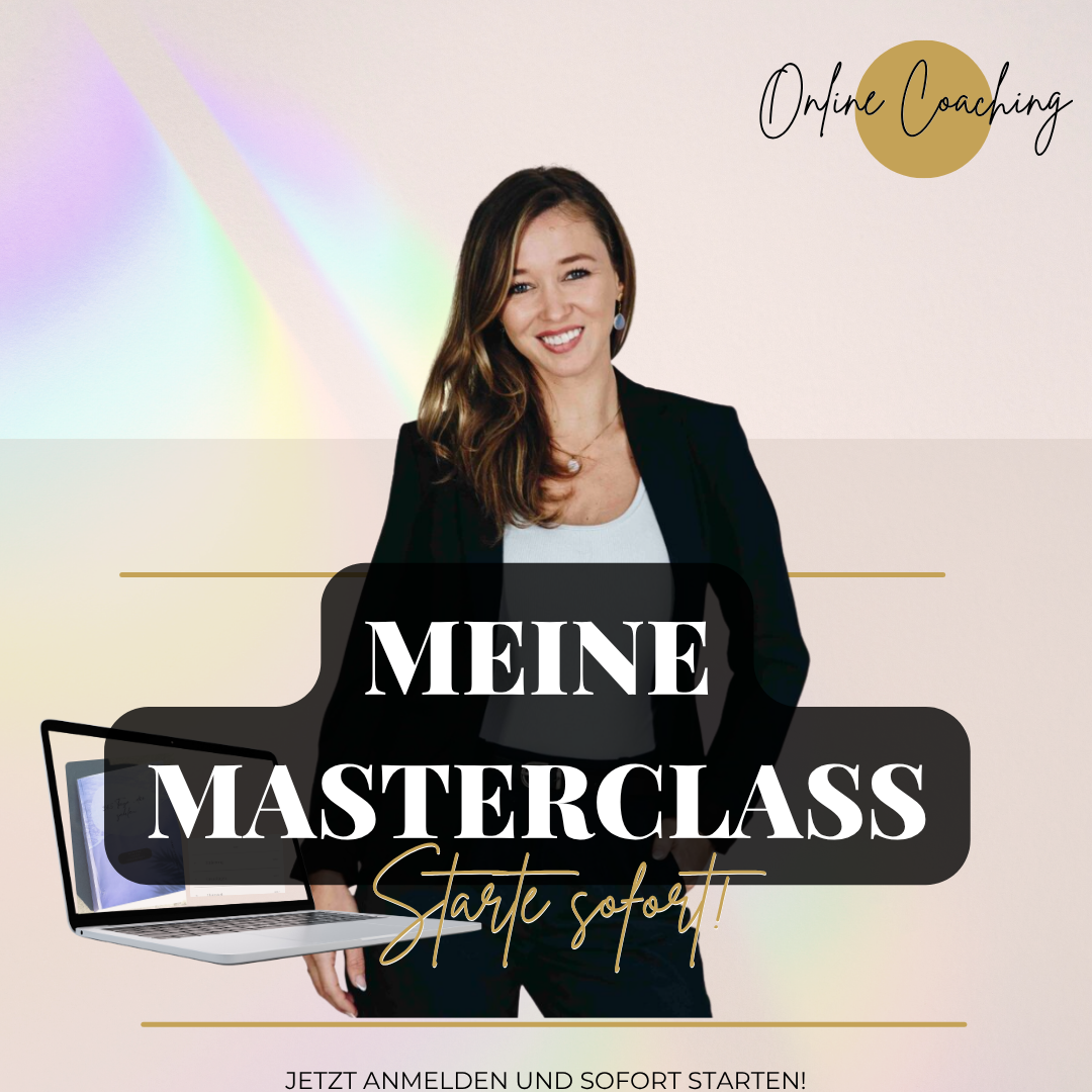 Ein Lächelnder Frau in dunkler Jacke und weißem Hemd steht vor einem weißen Hintergrund. Oben rechts steht in Schreibschrift 'Online Coaching'. Darunter steht in großen Buchstaben 'MEINE MASTERCLASS'. Darunter in Kursive 'Starten sofort!'. Unten steht 'JETZT ANMELDEN UND SOFORT STARTEN!'. Links unten ist eine gezeichnete offene Laptop-Computer. Das Design ist modern und professionell.