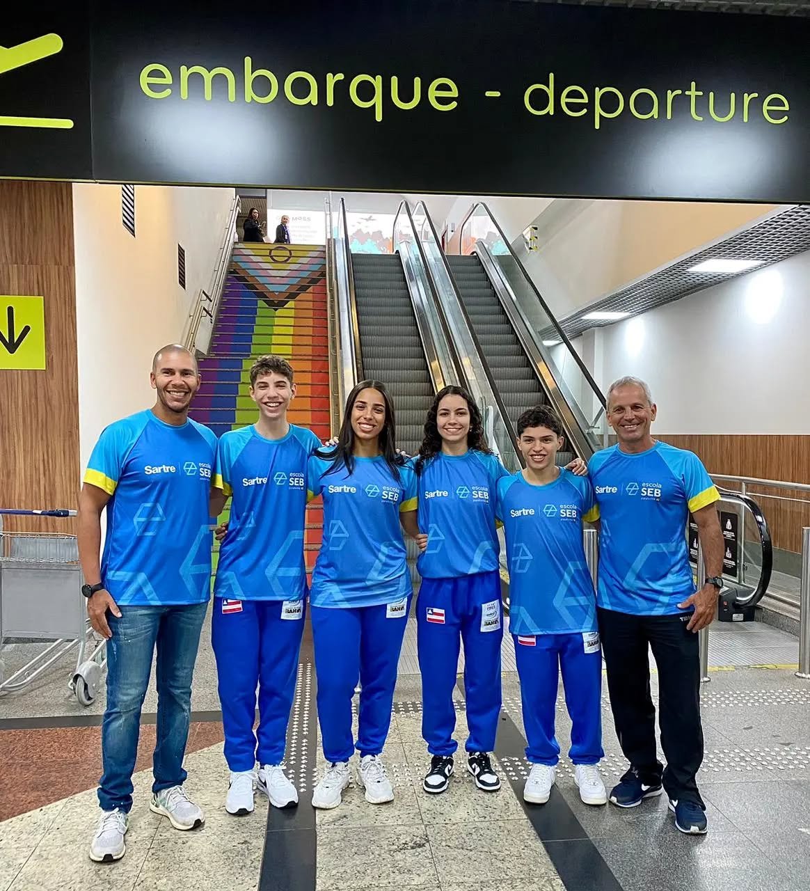 Seleção Baiana de Badminton representando nossa Bahia nos Jogos da Juventude 2023 em Ribeirão Preto.
@vinymessa
@ronyandrade100
@igor_barbolive
@kikaf.8
@lavinia_daltrog
@ca1o.lt