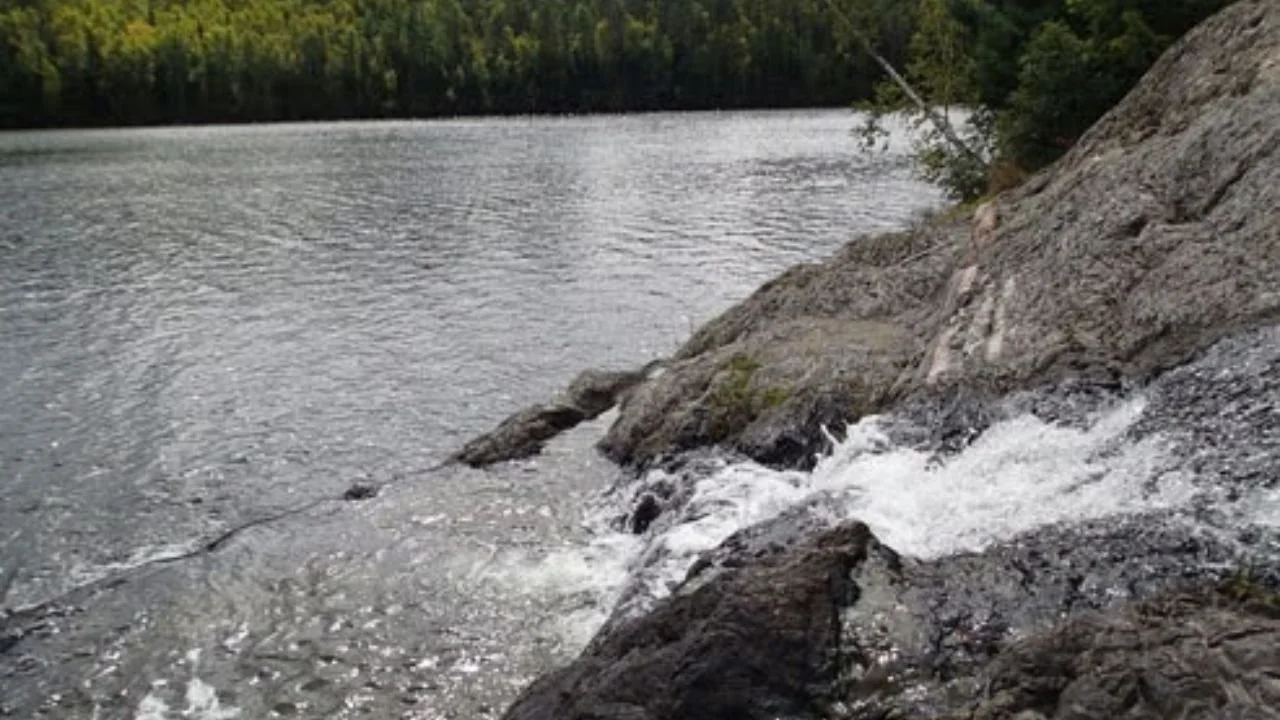 romantic-minnesota-getaways-hiking-trails (7).jpg