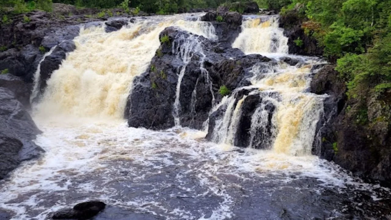 romantic-minnesota-getaways-hiking-trails (12).jpg