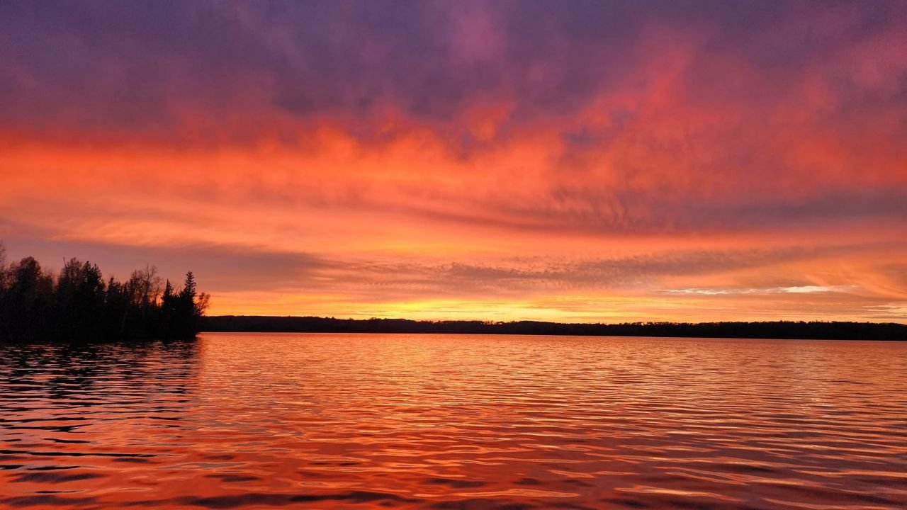 Timber Trail Lodge & Resort (Farm Lake sunset)