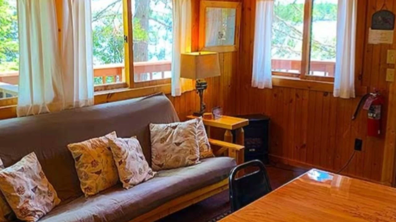 The interior of Red Pine Cabin at Timber Trail Lodge