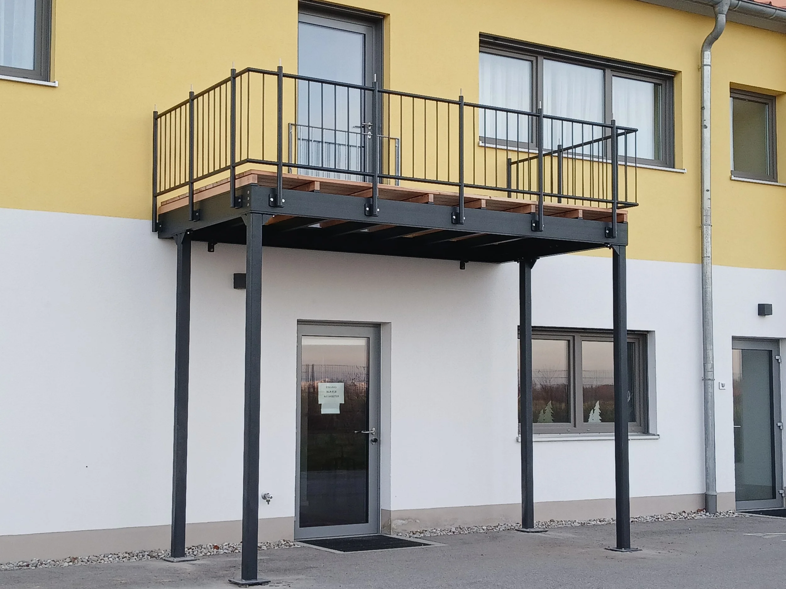 Balkon 2x4m mit Lärchenholzbelag