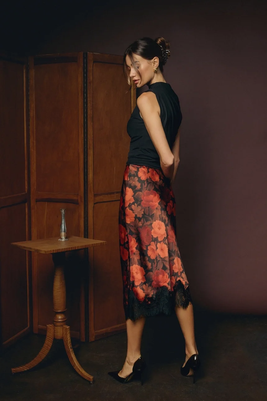 Floral Satin Lace Hem Pencil Skirt2.webp