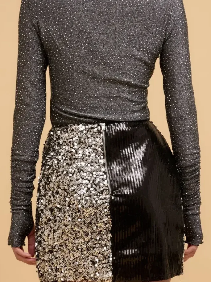 silver%3Ablack+skirt+4.webp