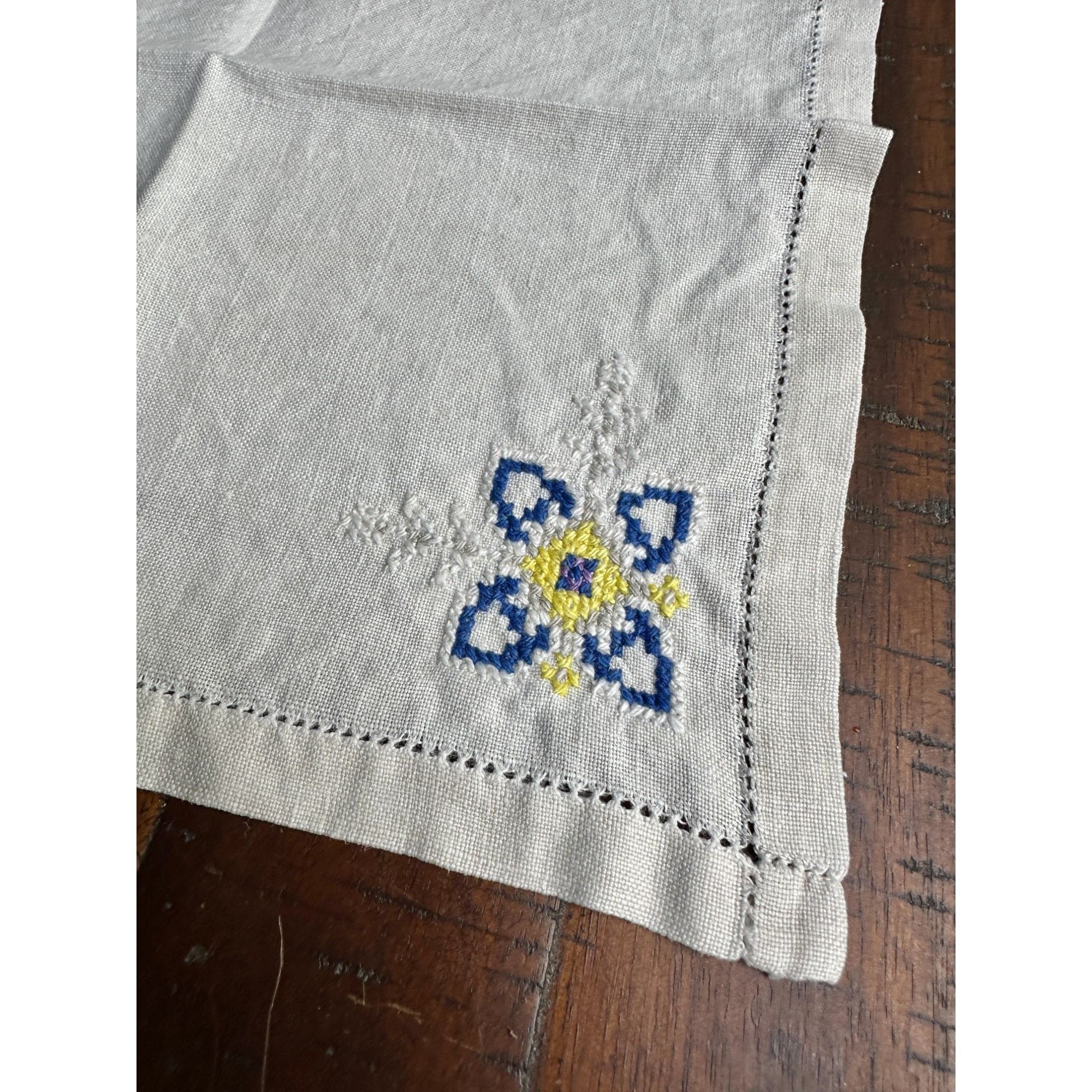 https://i.etsystatic.com/19689212/r/il/00f0f9/5658520605/il_fullxfull.5658520605_n7dx.jpg