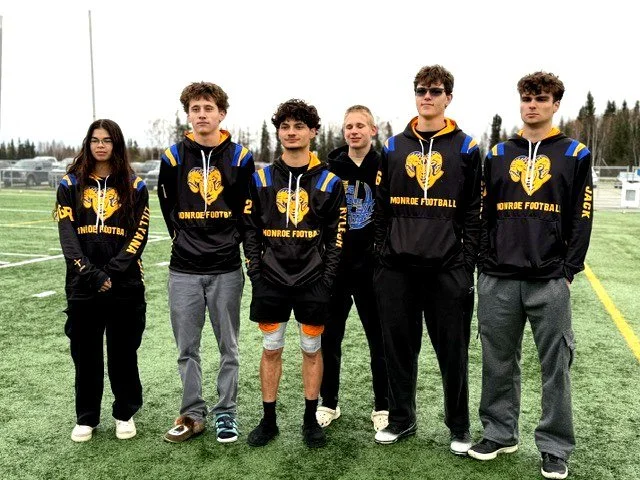 🎓 Seniors in Style! 🐏
We&rsquo;re sending a huge congratulations to the Monroe High School seniors in Fairbanks, Alaska! 🎉 It was such an honor designing these custom hoodies to celebrate your final season. 🖤💛💙 The bold Rams logo, pops of blue 