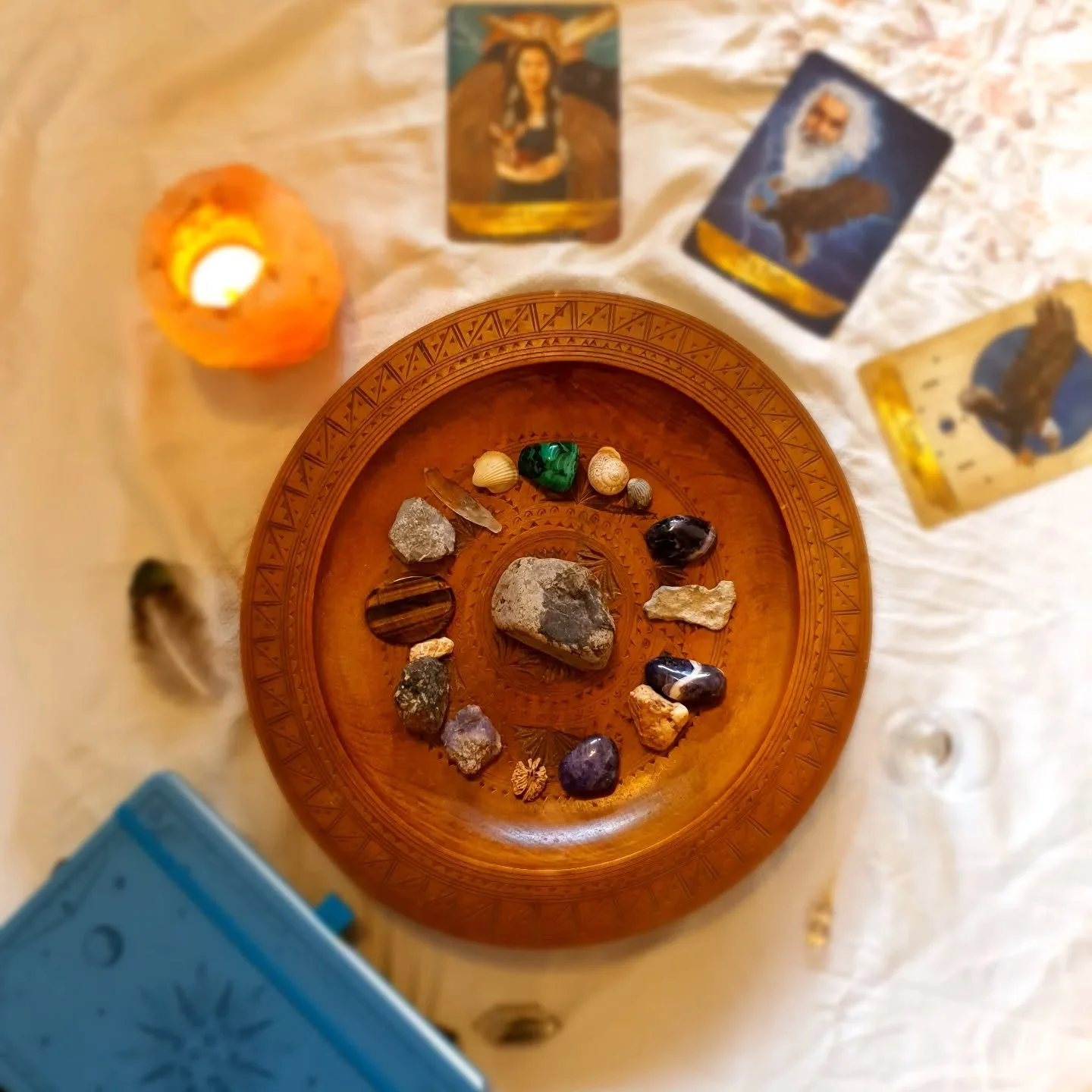 𝙍𝙞𝙩𝙪𝙖𝙡𝙨 &amp; 𝙎𝙖𝙘𝙧𝙚𝙙 𝙘𝙞𝙧𝙘𝙡𝙚𝙨

The very essence of healing starts with holding space for ourselves. A space to think, a space to feel. It doesn't have to be a complicated set up. Even just a candle can be enough.

Creating an inten