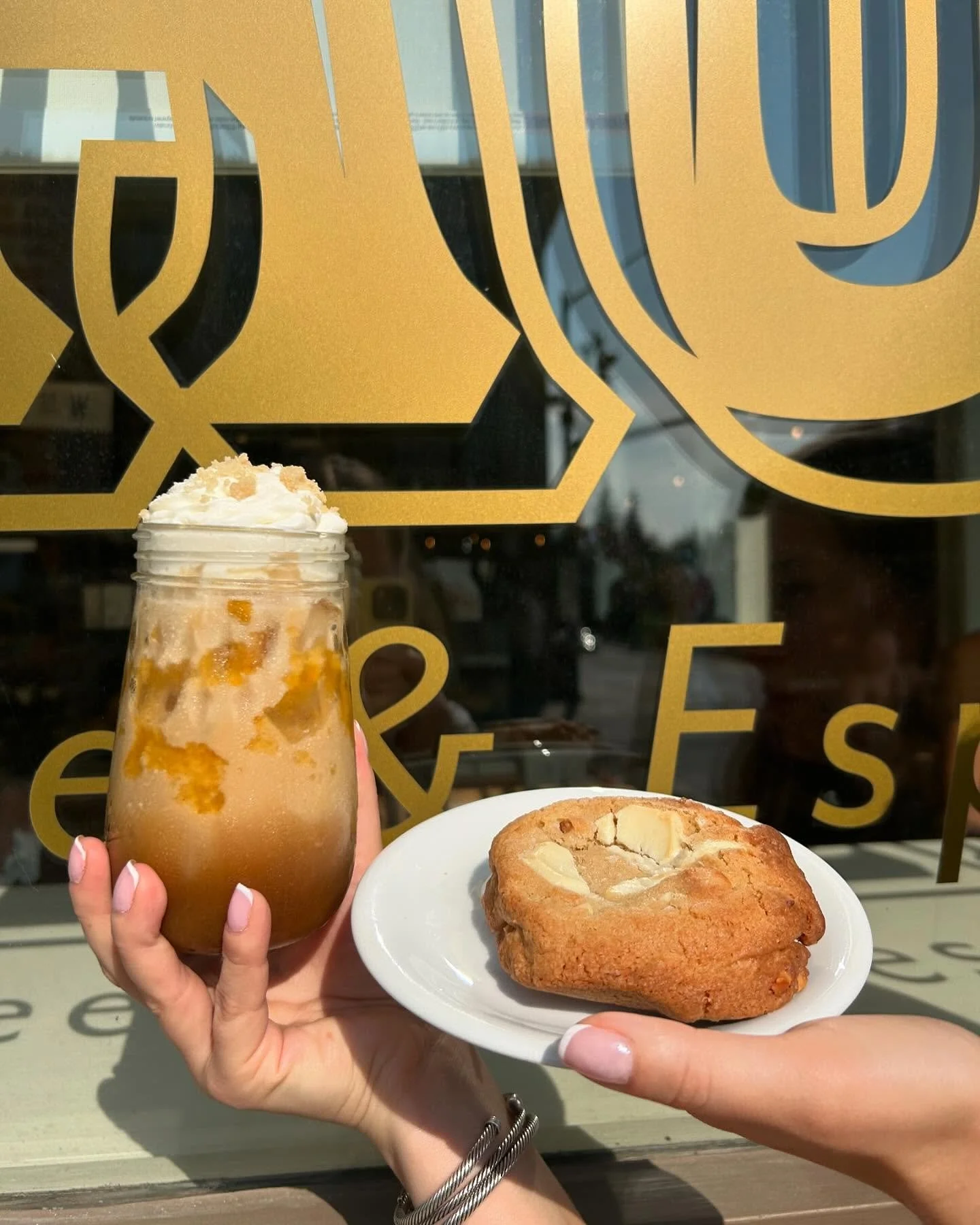 I spy a sweet treat with your name on it 🕵️&zwj;♀️ 

Featuring our limited time:
🍑 iced peach cobbler latte &amp;
🌰 white chocolate macadamia nut cookie