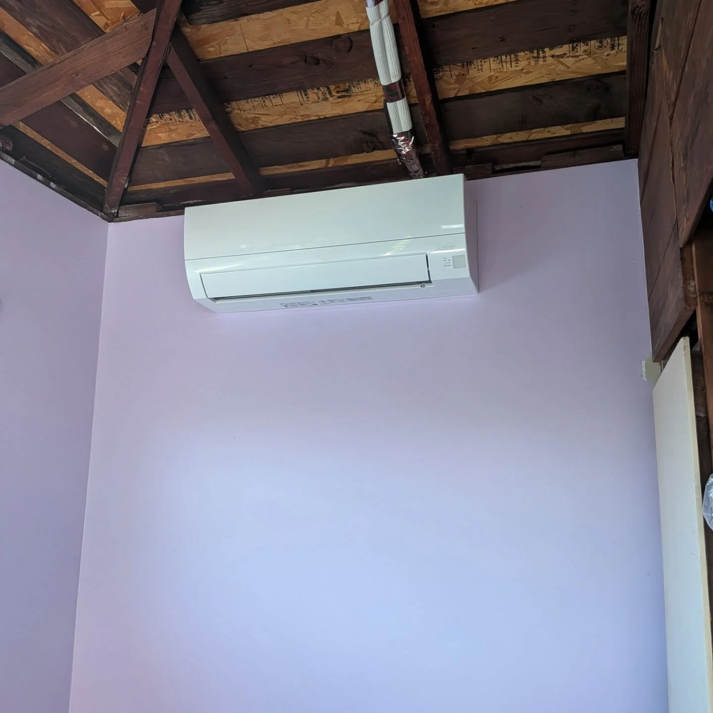 Breath Core Joy Pilates is your new place to escape from the heat 🔥 - we are now fully equipped with climate control 🙌🏽🤤 Book your private session ... LINK IN BIO 🌻