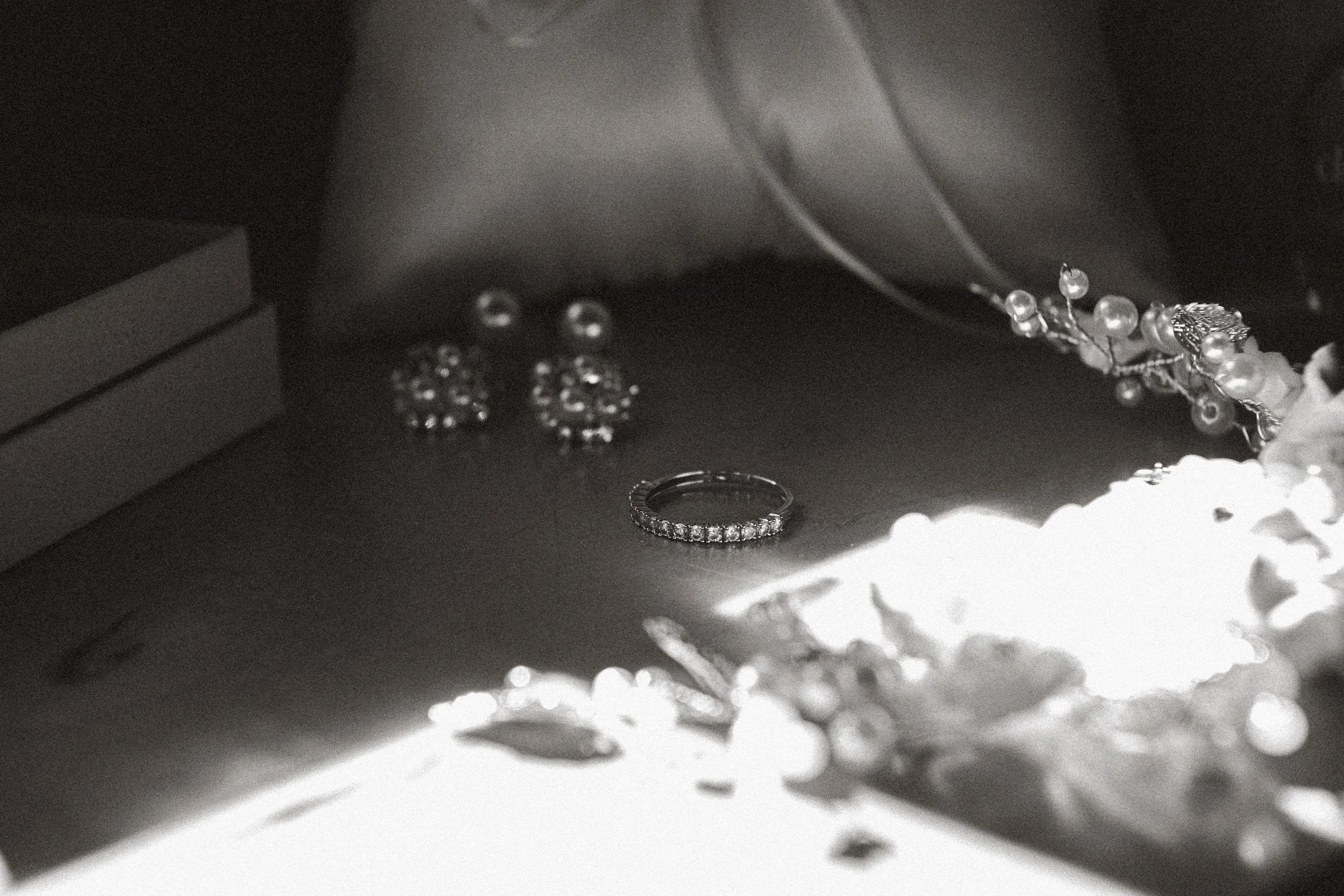 Une bague de mariage, les préparatifs prit en photo 