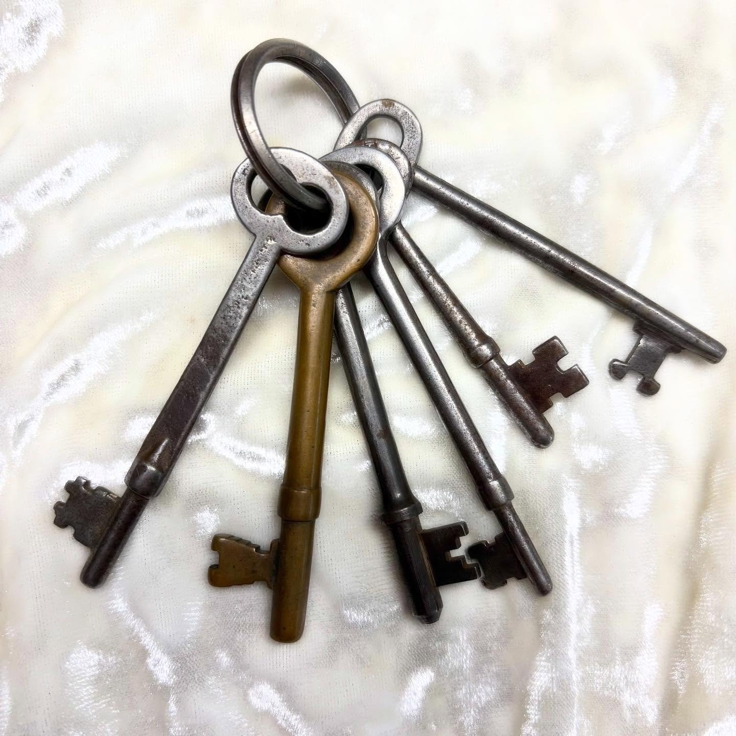 KEYS | Folklore, Ritual, and Portals 🗝️

Why do I always sell keys at the booth? Keys are not just objects, but thresholds rooted in folklore history (and make for unique decor).

In ancient Greek myth, Hecate, goddess of liminal space and sorcery, 