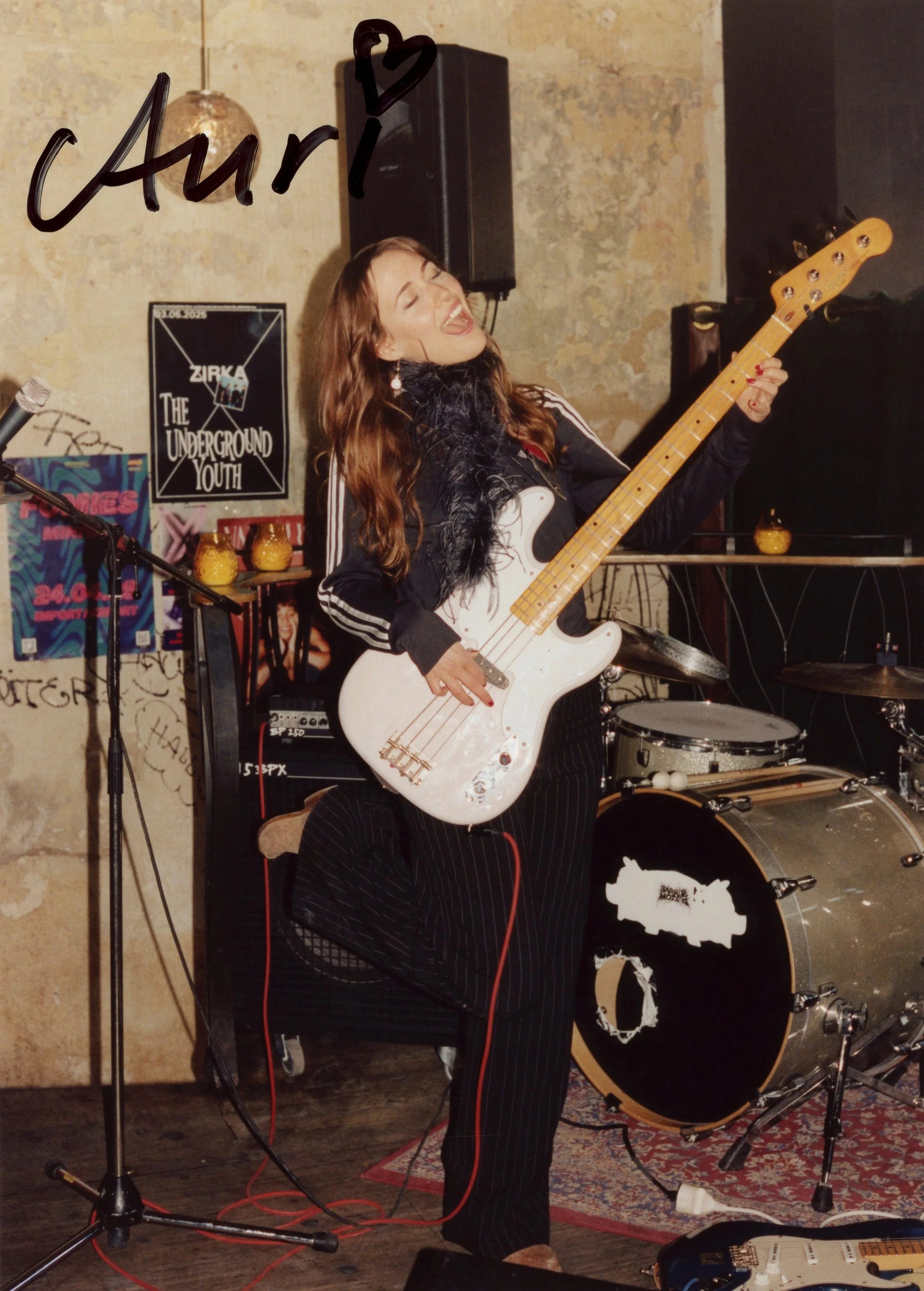 SZ - 10 im Quadrat
Selected Work of "Autogrammkarten"
Exhibition + Print in "Süddeutsche Zeitung"
Munich, 2025 [3/7]