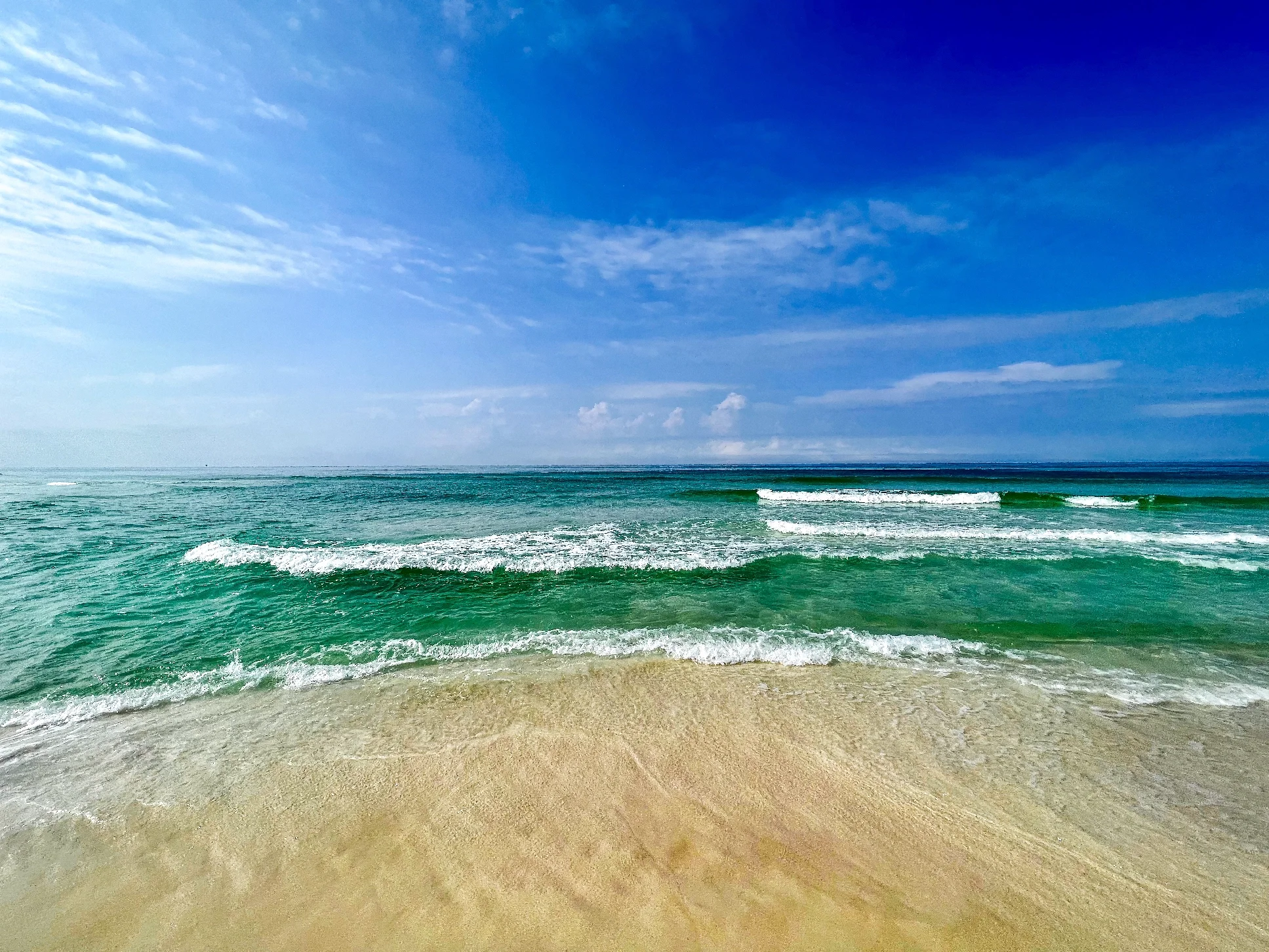 Photo of an Emerald Coast beach and Gulf water