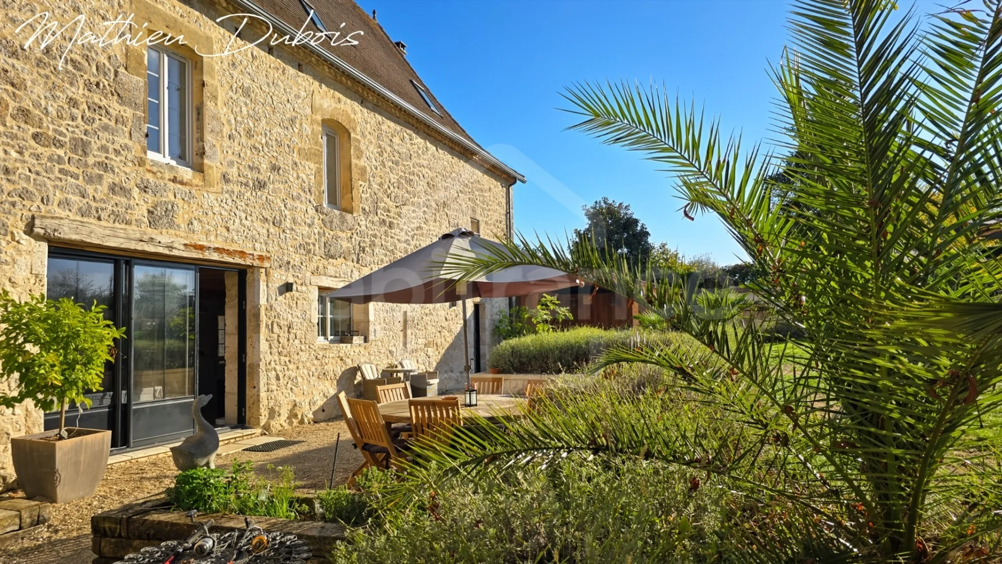 Issigeac dordogne property character