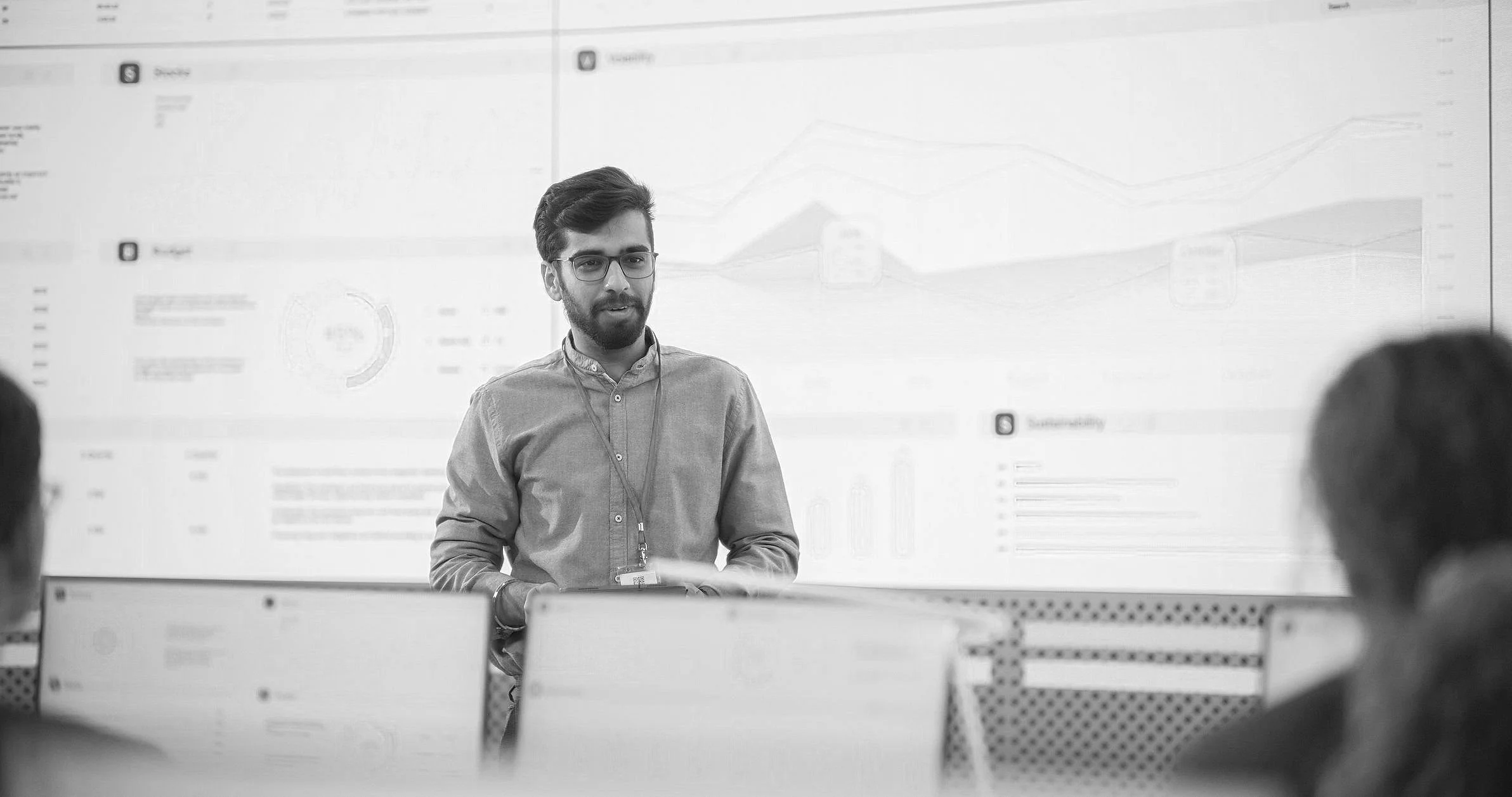 Project manager coordinating data and AI team through structured change management process.