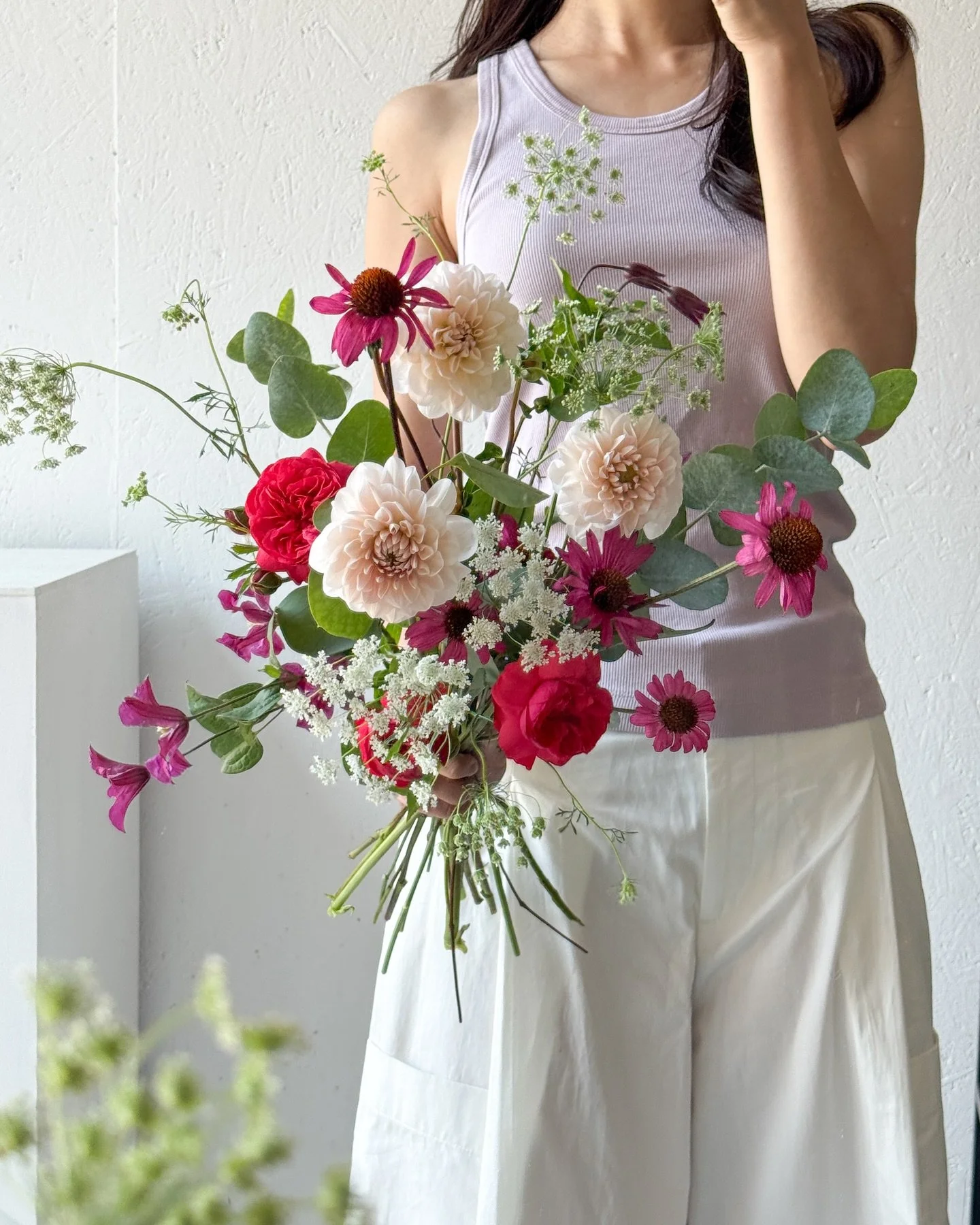 #Roha_bouquet
Soft blush dahlias, vibrant garden roses, and a touch of wild charm ˖⁺‧₊˚ 𝜗𝜚 ˚₊‧⁺˖
A bouquet that feels like holding summer in your hands
Light, fresh, and full of colour 💗