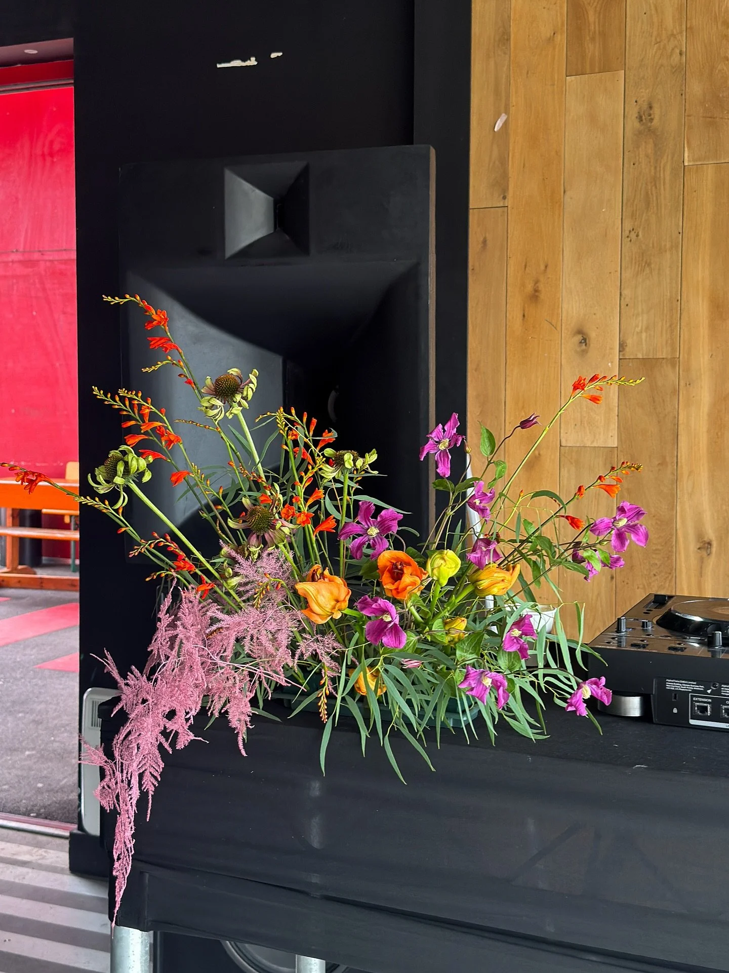 #Roha_eventdecor
Flowers meet music ✨
A bold and playful arrangement bringing energy, colour, and rhythm to the stage!