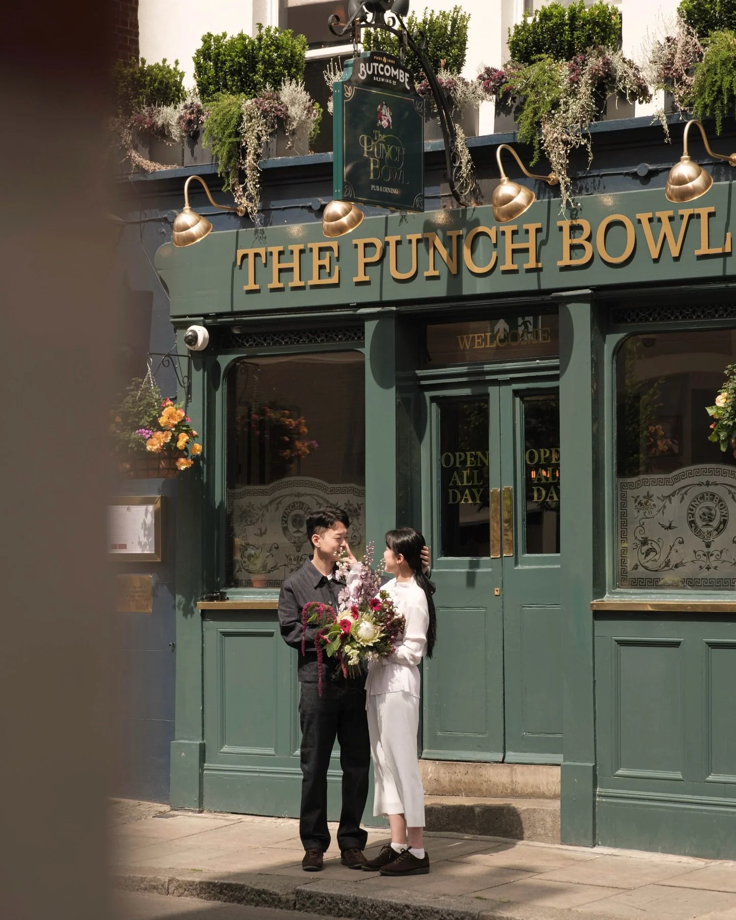 #Roha_wedding

A gentle walk, soft light, and a love that feels natural🌿
Pre-wedding moments just as they are, honest and beautiful.

📸 @anecdote.ldn
