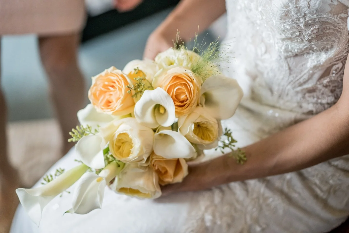 #Roha_wedding
A day filled with laughter, elegance, and quiet joy 🤍
It was such an honour to create the bridal bouquet and floral styling for this beautiful bride and her special space.

Soft peach roses, classic white calla lilies, and gentle seaso