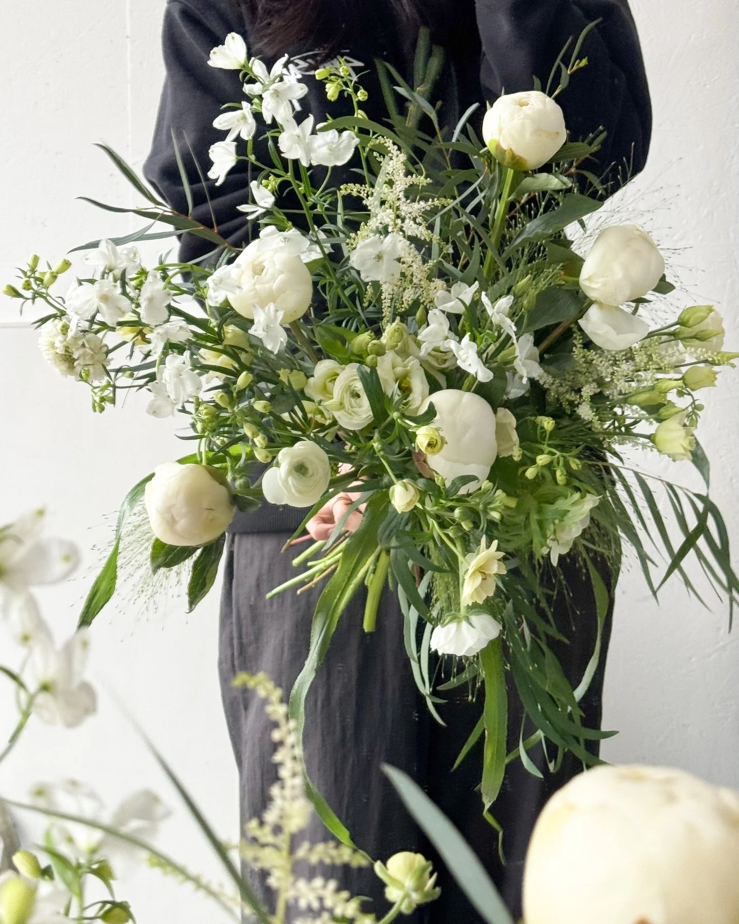 Ordered to celebrate her graduation 🤍

Soft whites, gentle greens,
and peonies she loves.

They&rsquo;re still in bud for now,
but they&rsquo;ll bloom even more beautifully with time.

A quiet congratulations,
for a moment she&rsquo;s worked so hard